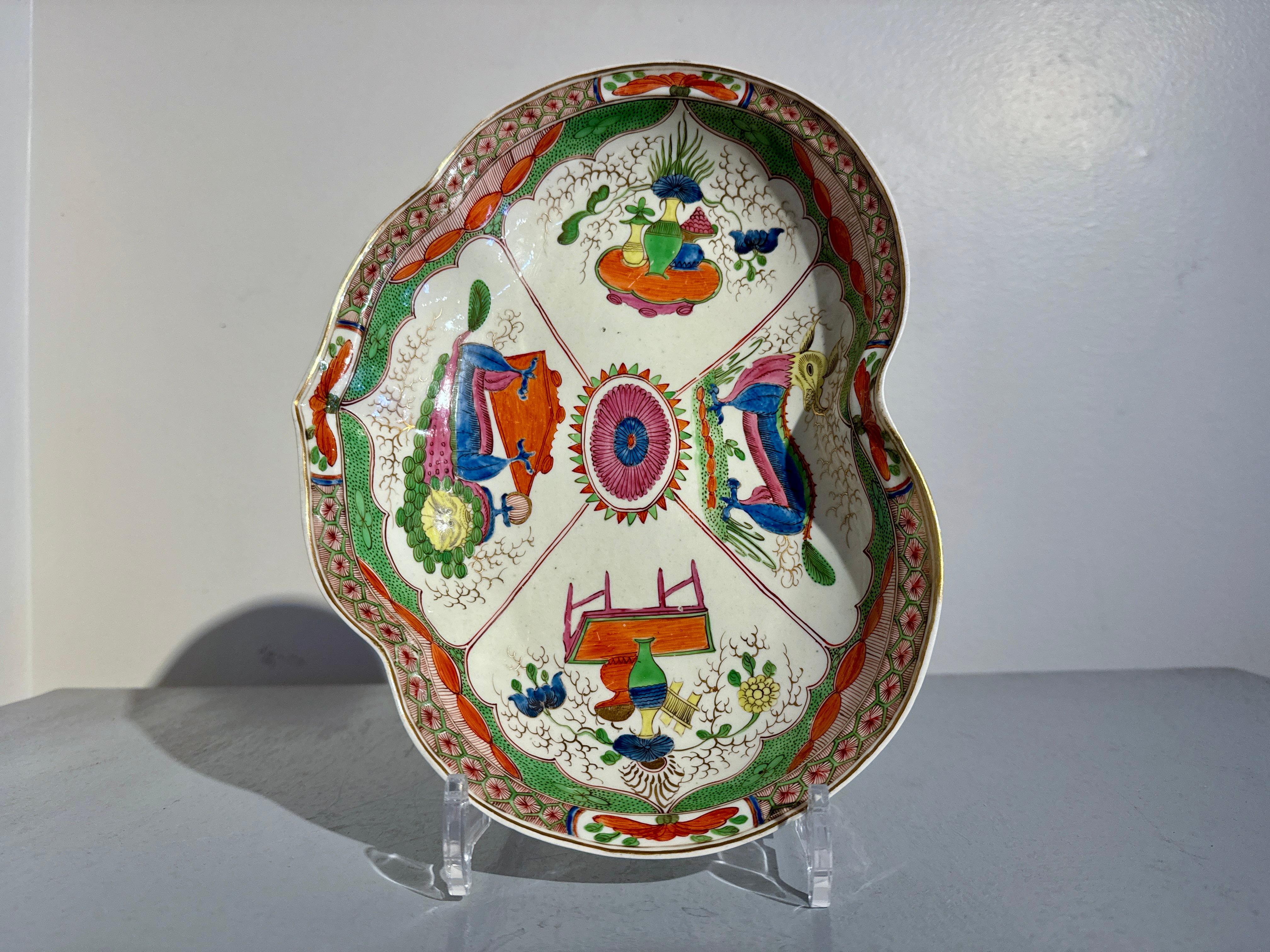 Plat en porcelaine de Worcester en forme de cœur, début du 19e siècle Bon état - En vente à Austin, TX