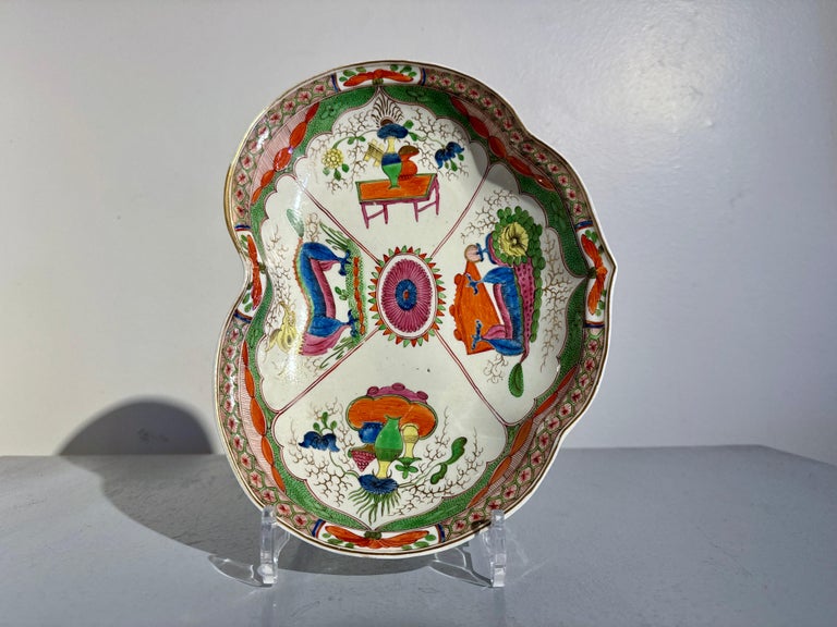 A Shallow Worcester Porcelain A Shallow Worcester Porcelain