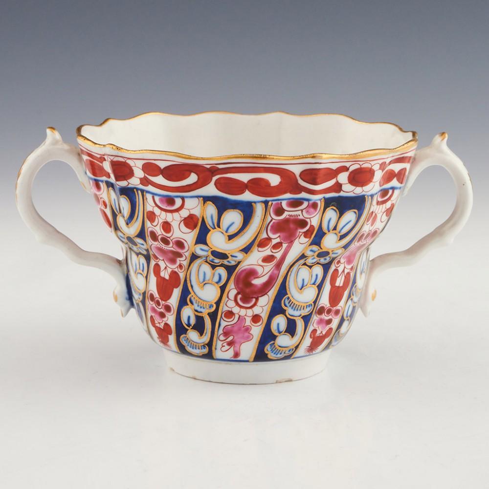 Tasse à chocolat et soucoupe en porcelaine de Worcester à motif Queen Charlotte, vers 1770 en vente 1