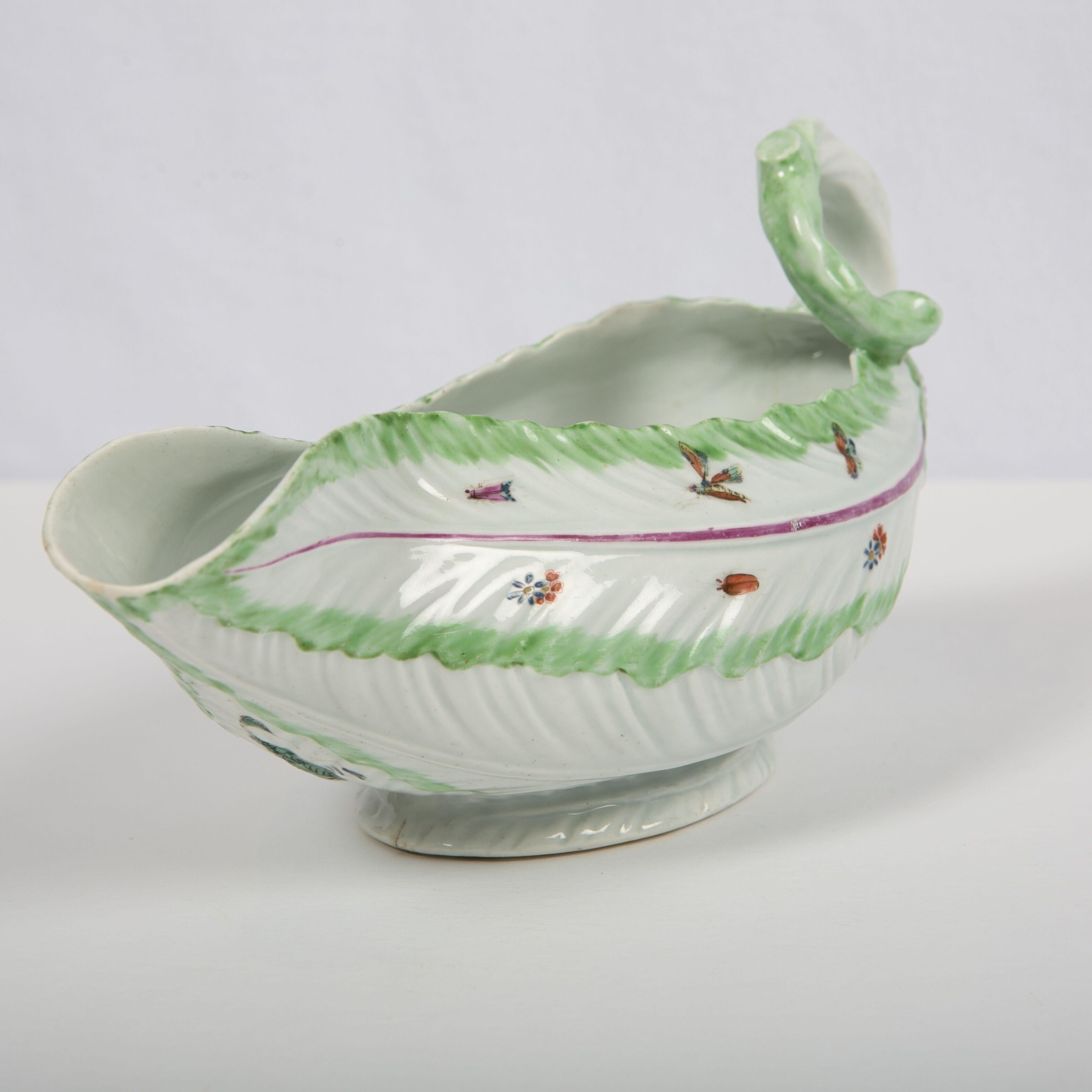 Worcester Porcelain Sauceboat, Made in England, 18th Century In Excellent Condition In Katonah, NY