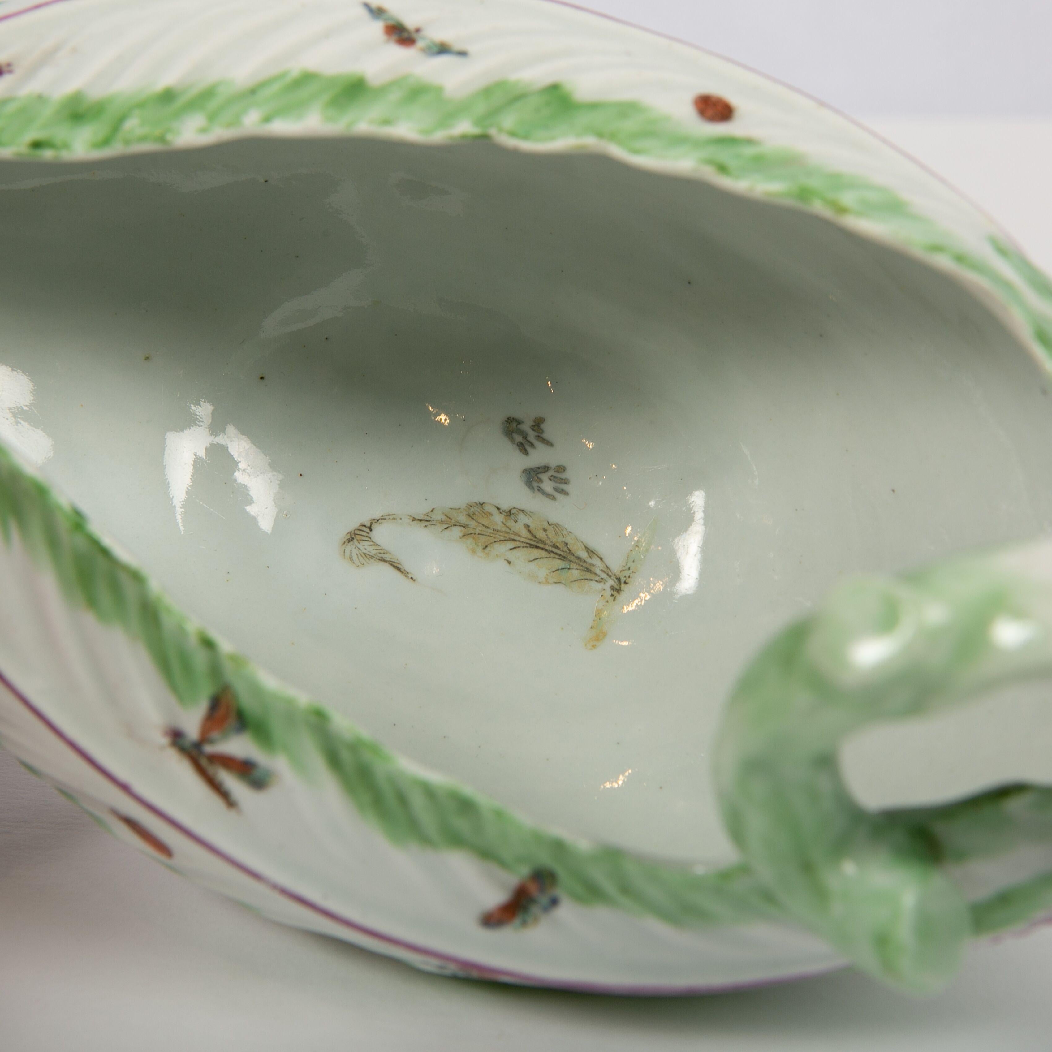 Worcester Porcelain Sauceboat, Made in England, 18th Century 2
