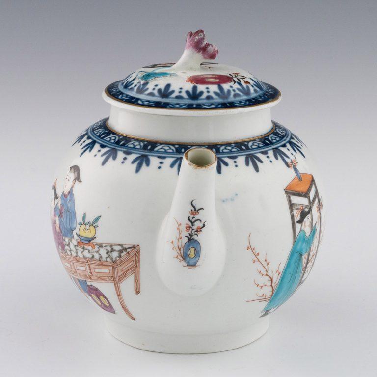 George III Worcester Porcelain Teapot Chinese Figural Decoration For Sale