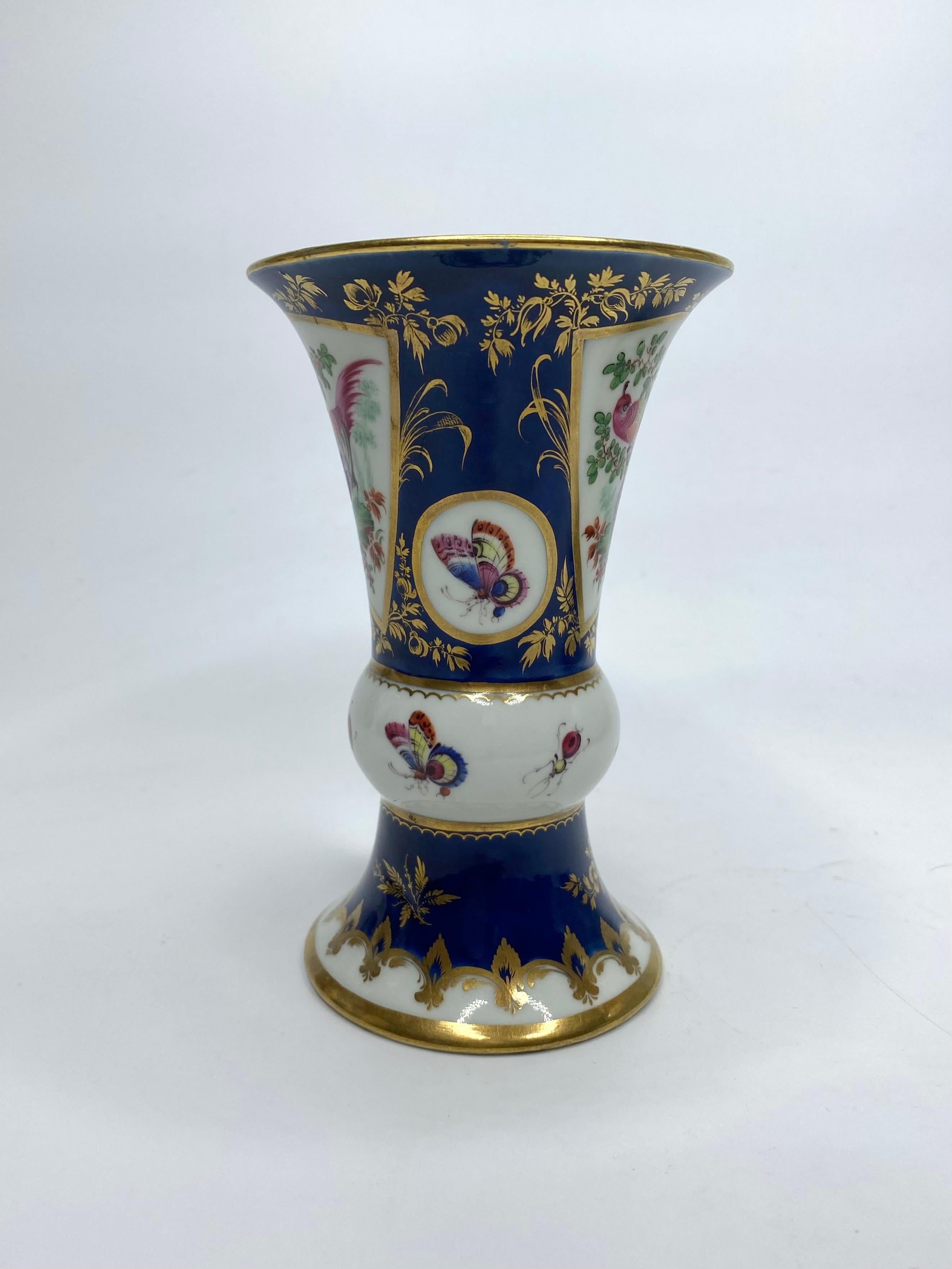 English Worcester porcelain vase, Fancy Birds, c. 1770.
