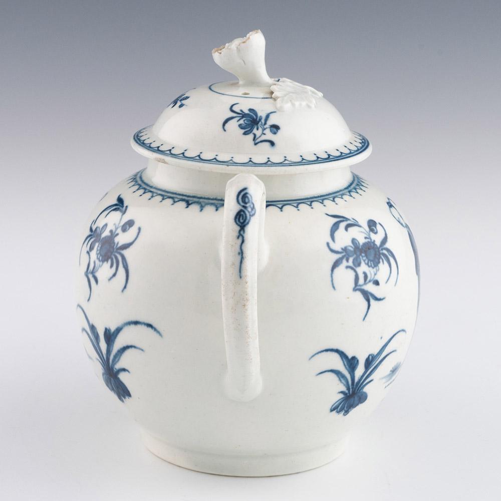 Late 18th Century Worcester Porcelain Waiting Chinaman Pattern Teapot c1772 For Sale