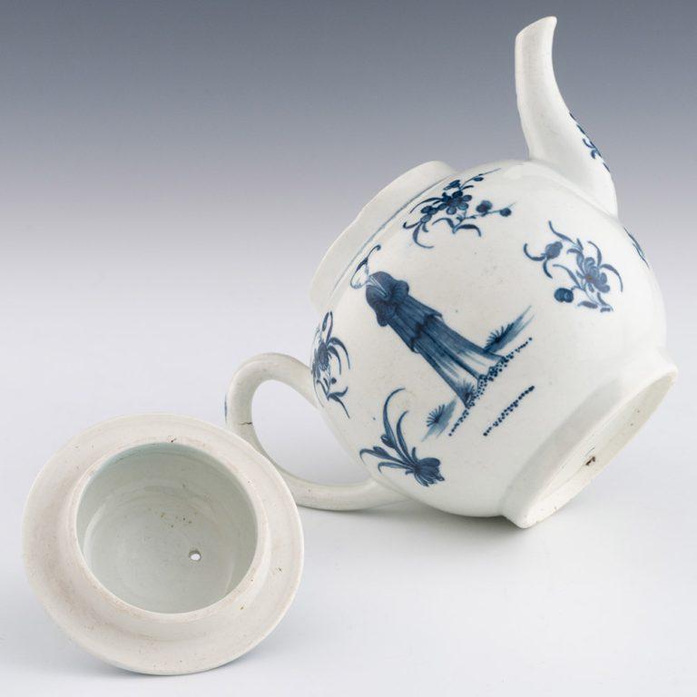 Worcester Porcelain Waiting Chinaman Pattern Teapot c1772 For Sale 2