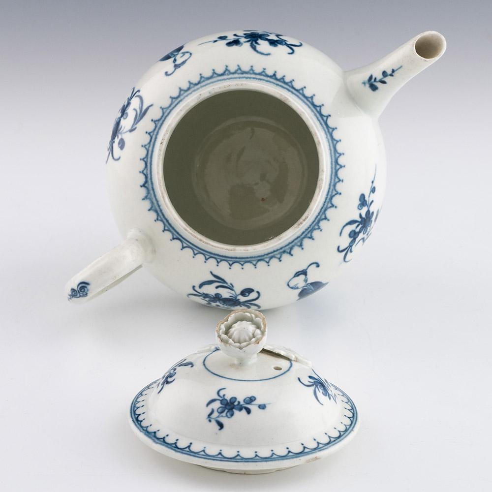 Worcester Porcelain Waiting Chinaman Pattern Teapot c1772 For Sale 3