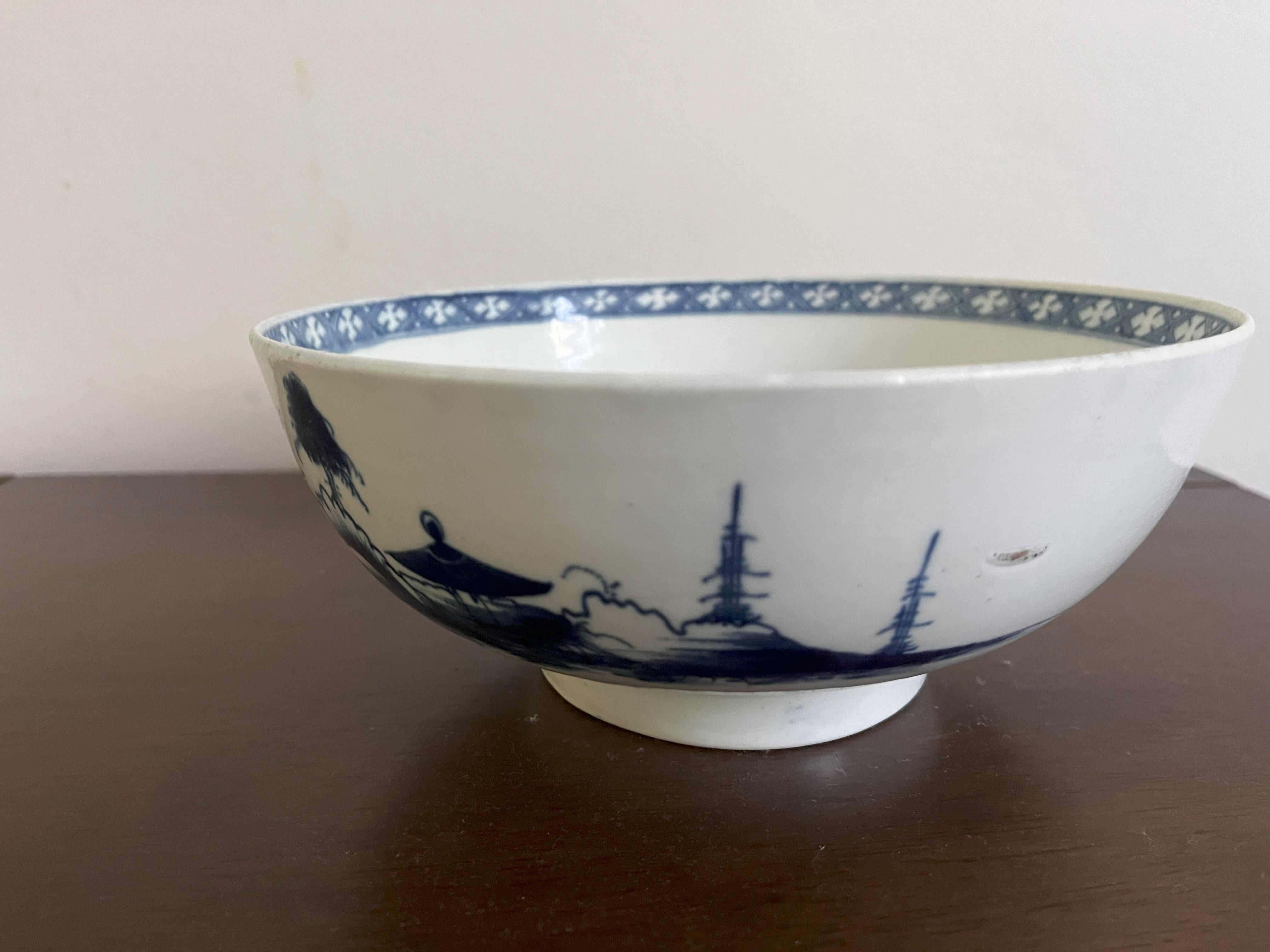 Worcester punch bowl, 'Precipice' pattern, 1765 In Good Condition For Sale In Maidstone, GB