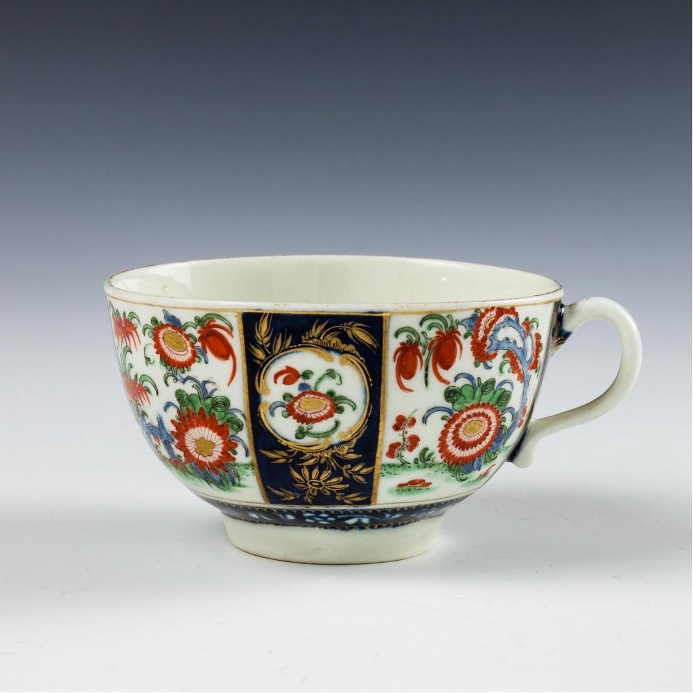 Worcester Queens Pattern Tea Cup and Saucer, circa 1770 In Good Condition In Forest Row, East Sussex