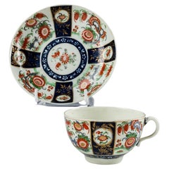 Tasse à thé et soucoupe à motif Queens de Worcester, vers 1770
