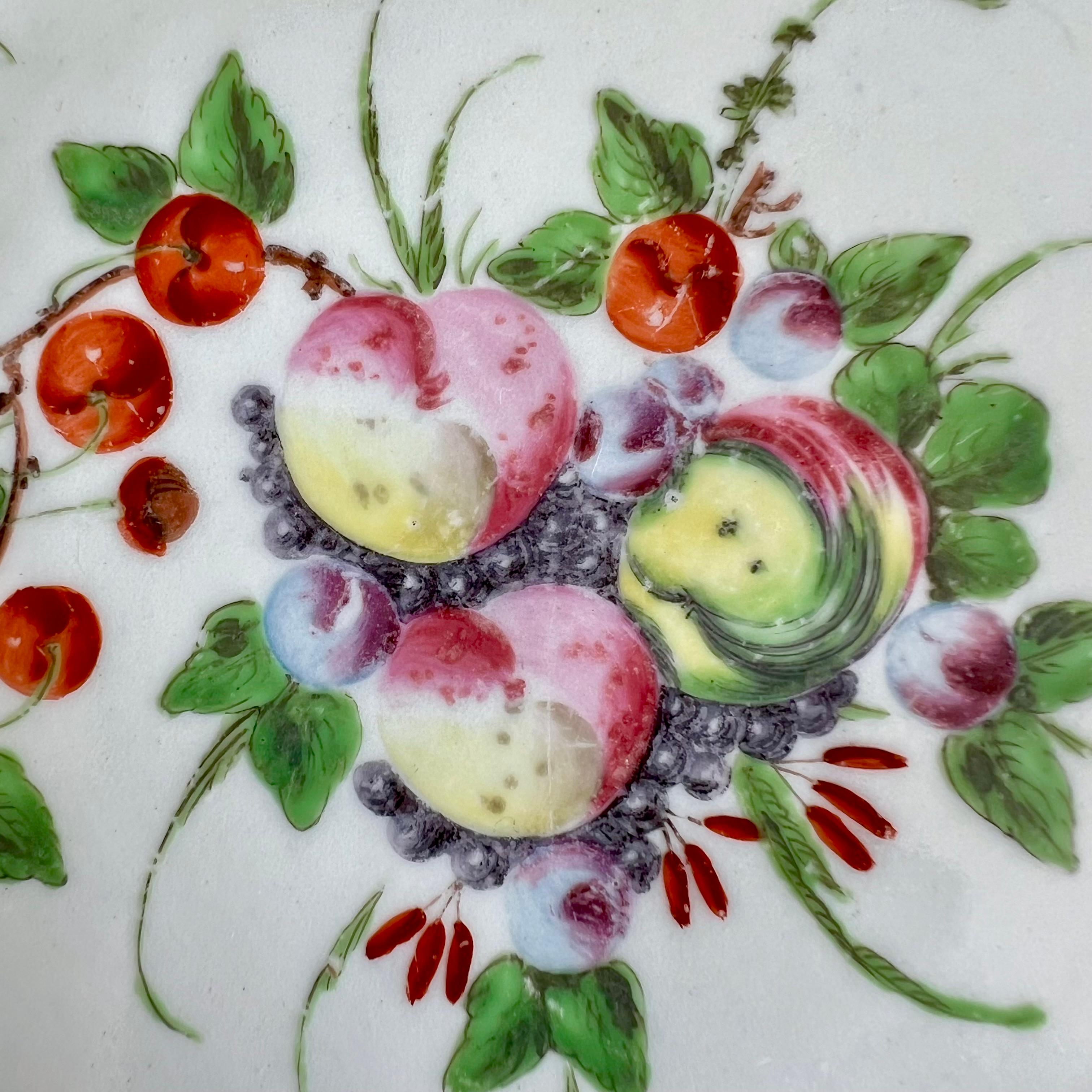 Plato lobulado pequeño Worcester, verde manzana, fruta manchada James Giles, hacia 1770 Pintado a mano en venta
