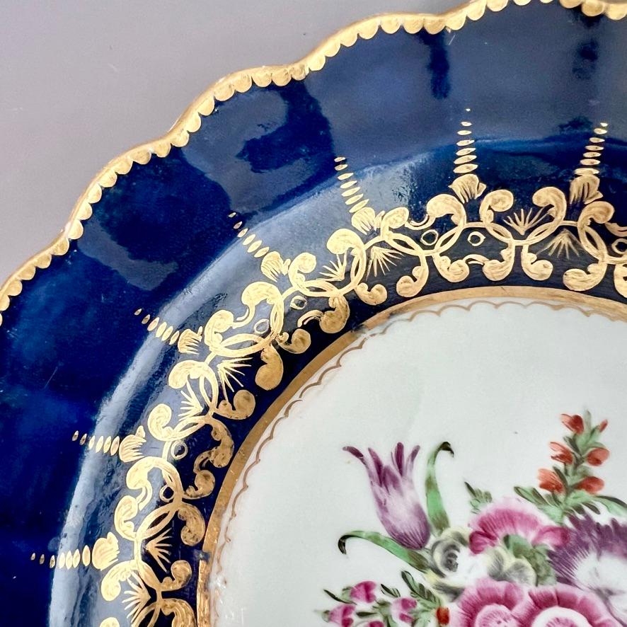 Worcester Small Lobed Plate, Wet Blue with Flower Spray, ca 1770 In Good Condition In London, GB