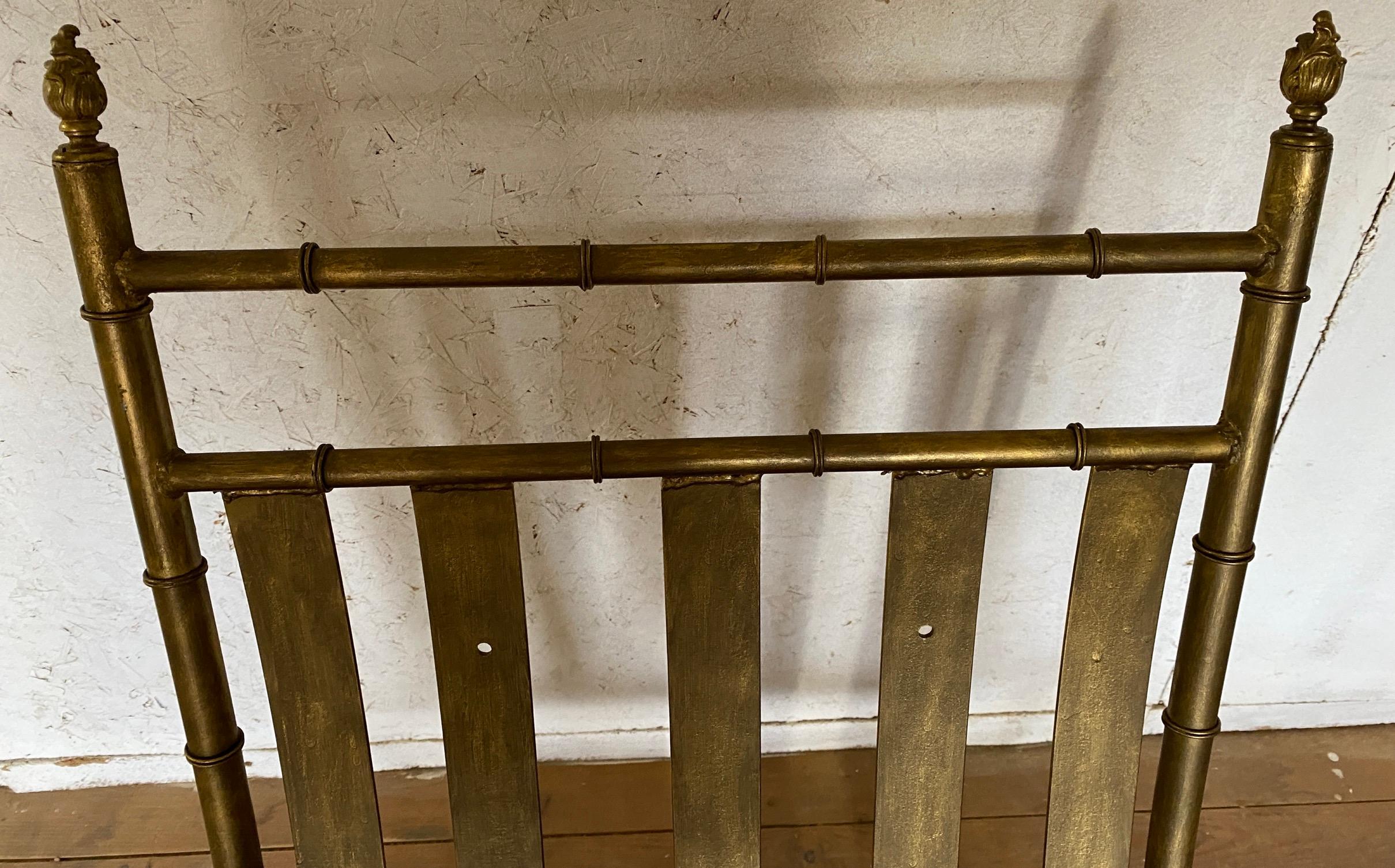 Hollywood Regency Fauteuil de salon d'intérieur ou d'extérieur de style Maison Jansen en faux bambou bronze en vente