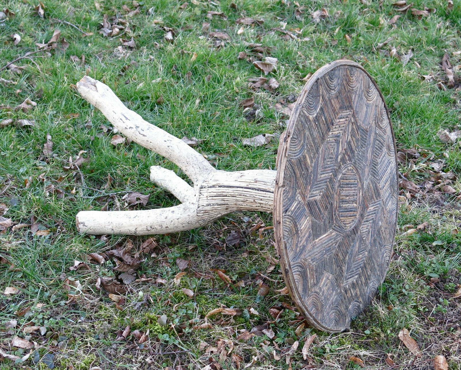 Volkskunstwerk um 1900-1930:: bezaubernder Gueridon aus Holz und Holzintarsien im Angebot 2