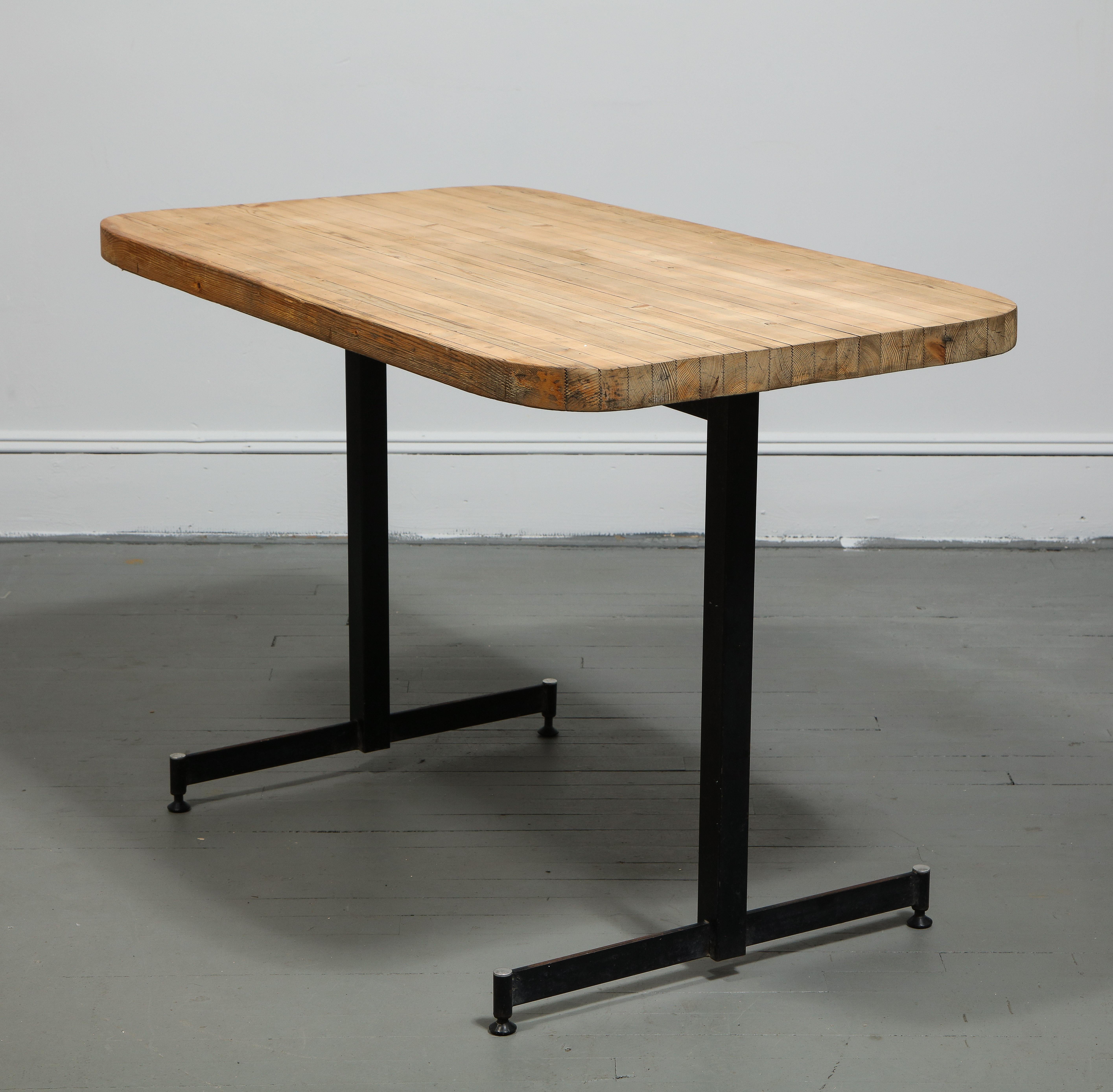 Pine Work Table Attributed to Charlotte Perriand, France, c. 1960s For Sale 3