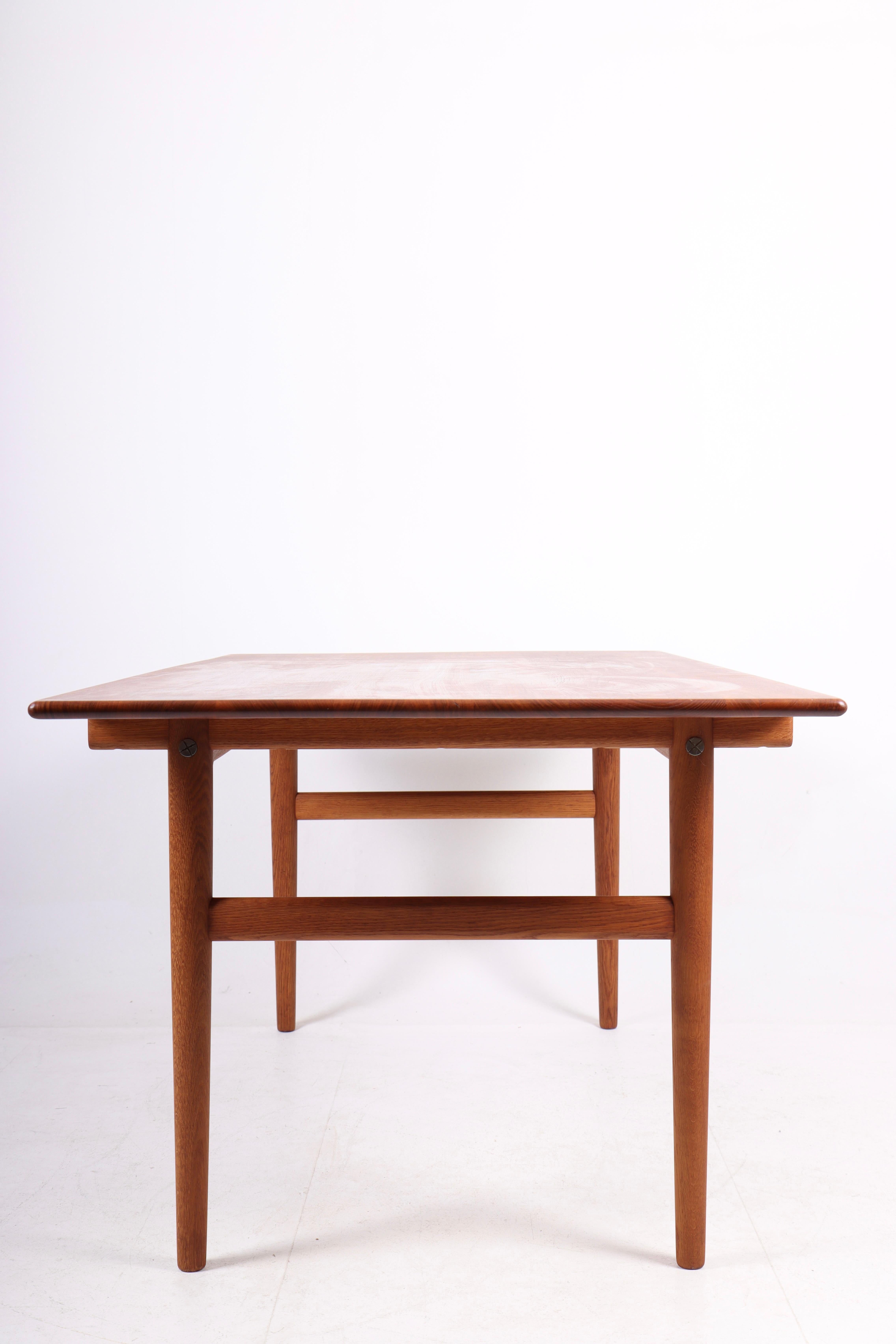 Work Table by Hans J. Wegner in Solid Teak In Excellent Condition For Sale In Lejre, DK