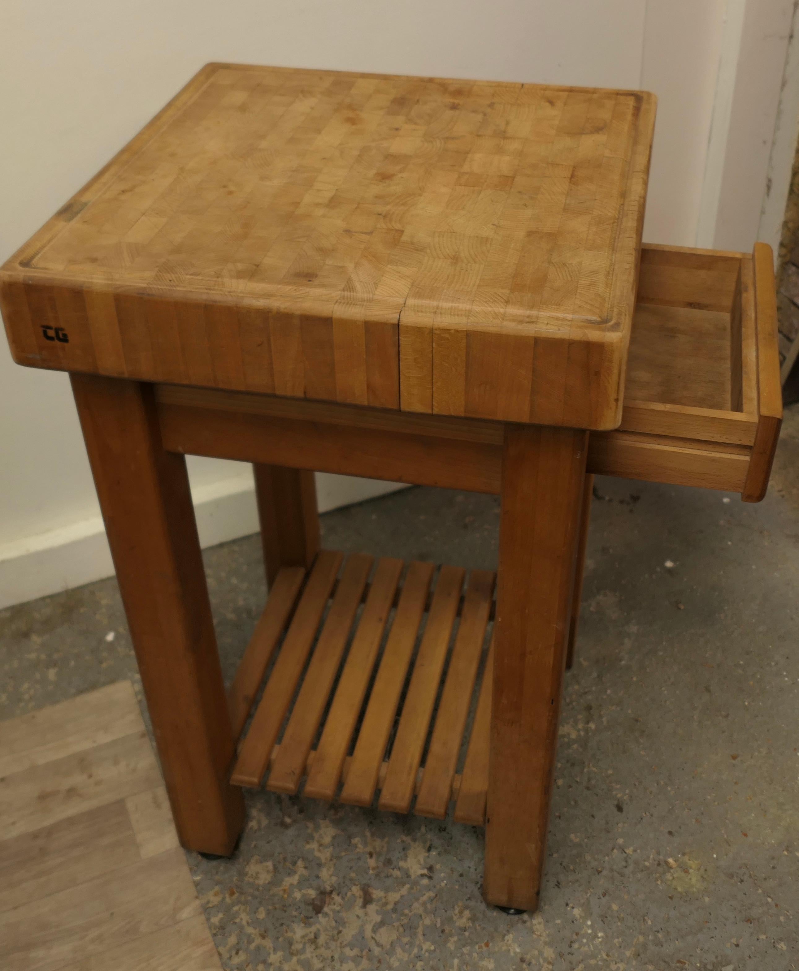 Mesa de trabajo, tabla de cortar, isla de cocina, antigüedad industrial   Esta es una buena Haya en venta