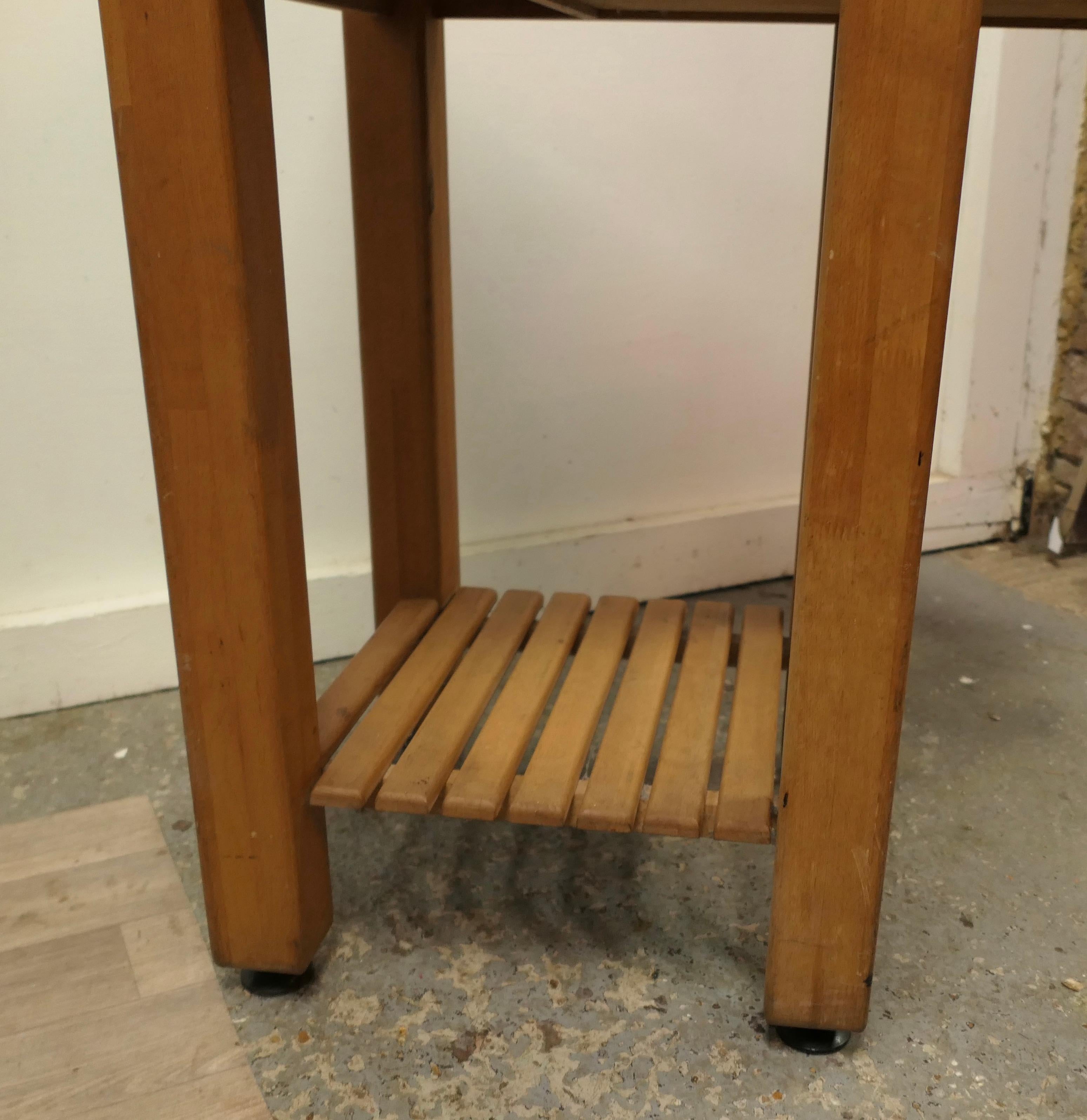 Mesa de trabajo, tabla de cortar, isla de cocina, antigüedad industrial   Esta es una buena en venta 1