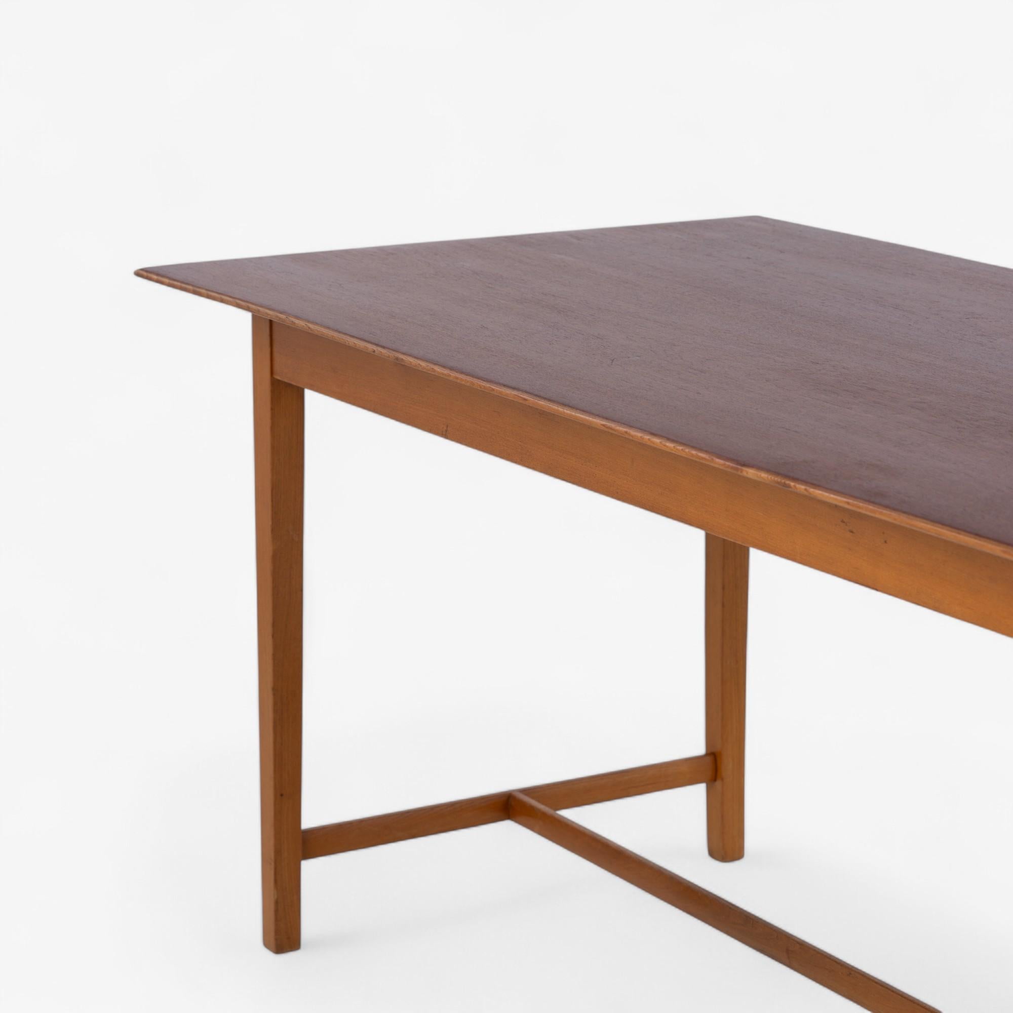 Danois Table de travail avec plateau en teck attribuée à Thorald Madsen en vente