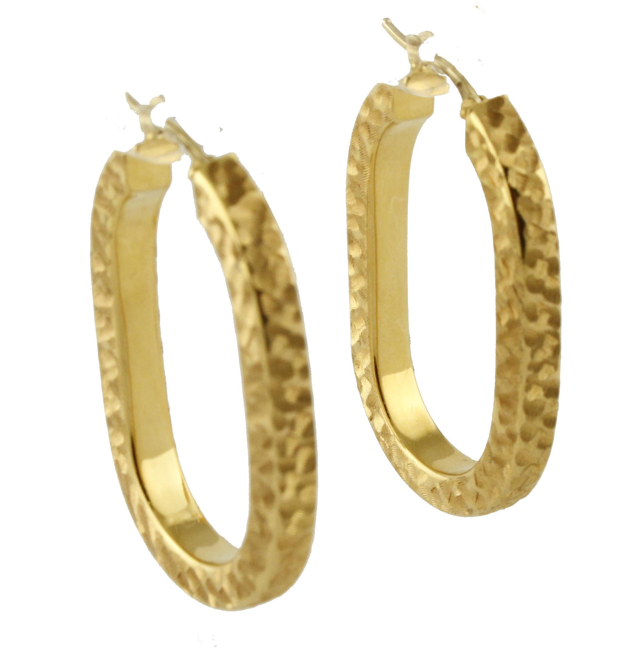 Amazing hoop earrings in worked 18k yellow gold.
Total Weight 8.10 g
R.F + guou
Length 3.9 cm 