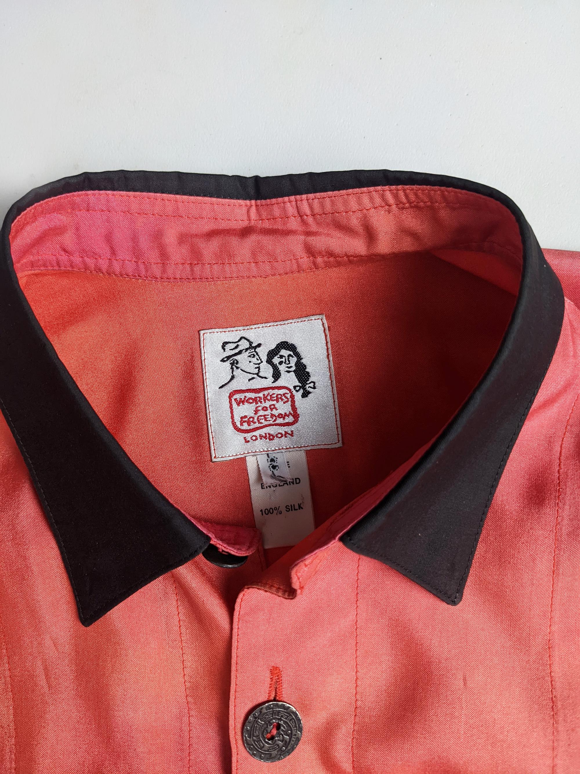 Workers for Freedom Vintage Mens Pure Silk Abstract Dye Evening Shirt, 1980s In Fair Condition For Sale In Doncaster, South Yorkshire
