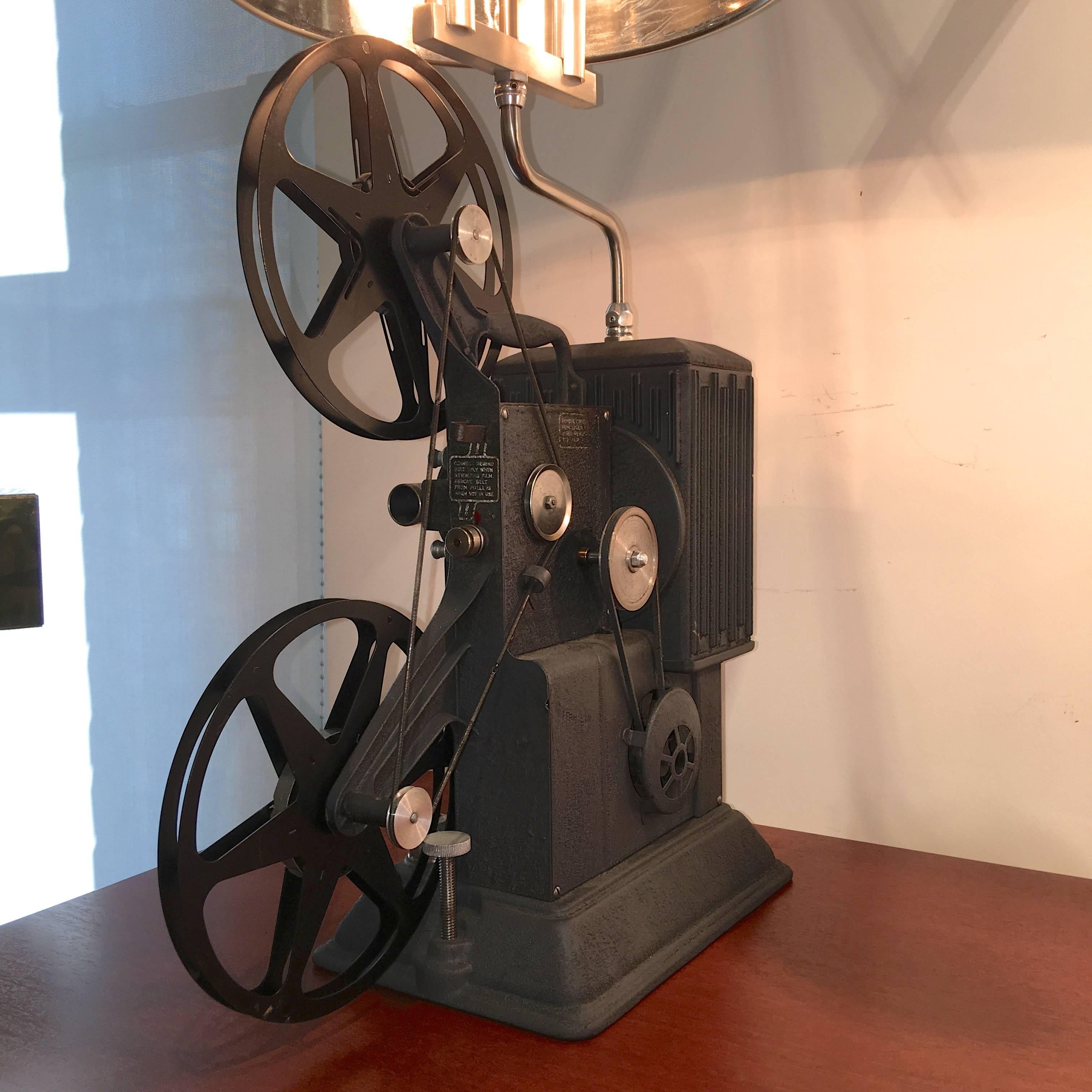 Working 1939 Keystone Model R-8 8mm Projector Lamp In Good Condition In Hanover, MA