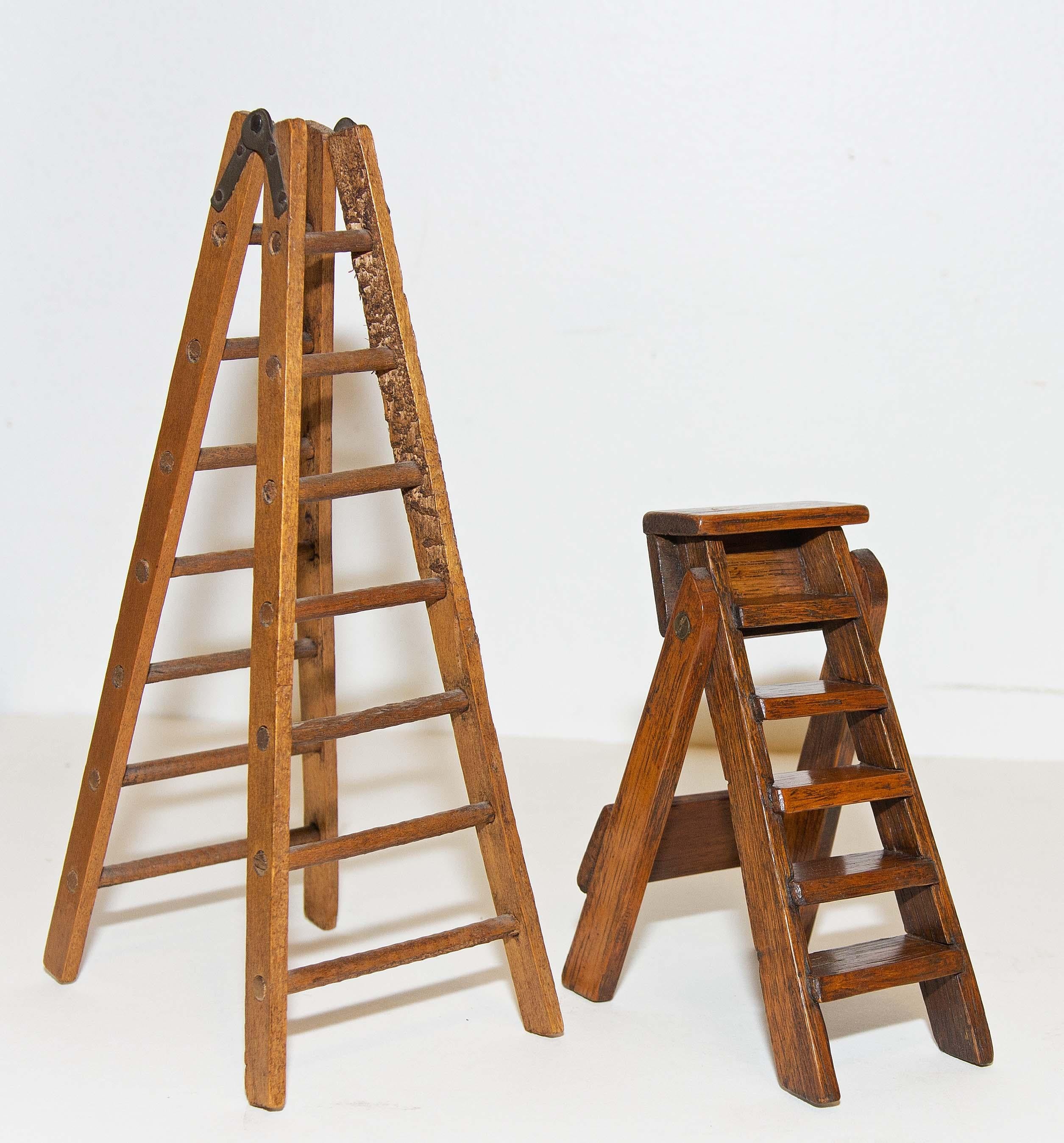 Antique salesman models of folding step ladders. Handmade, early 20th century. Measures: Tallest is 10