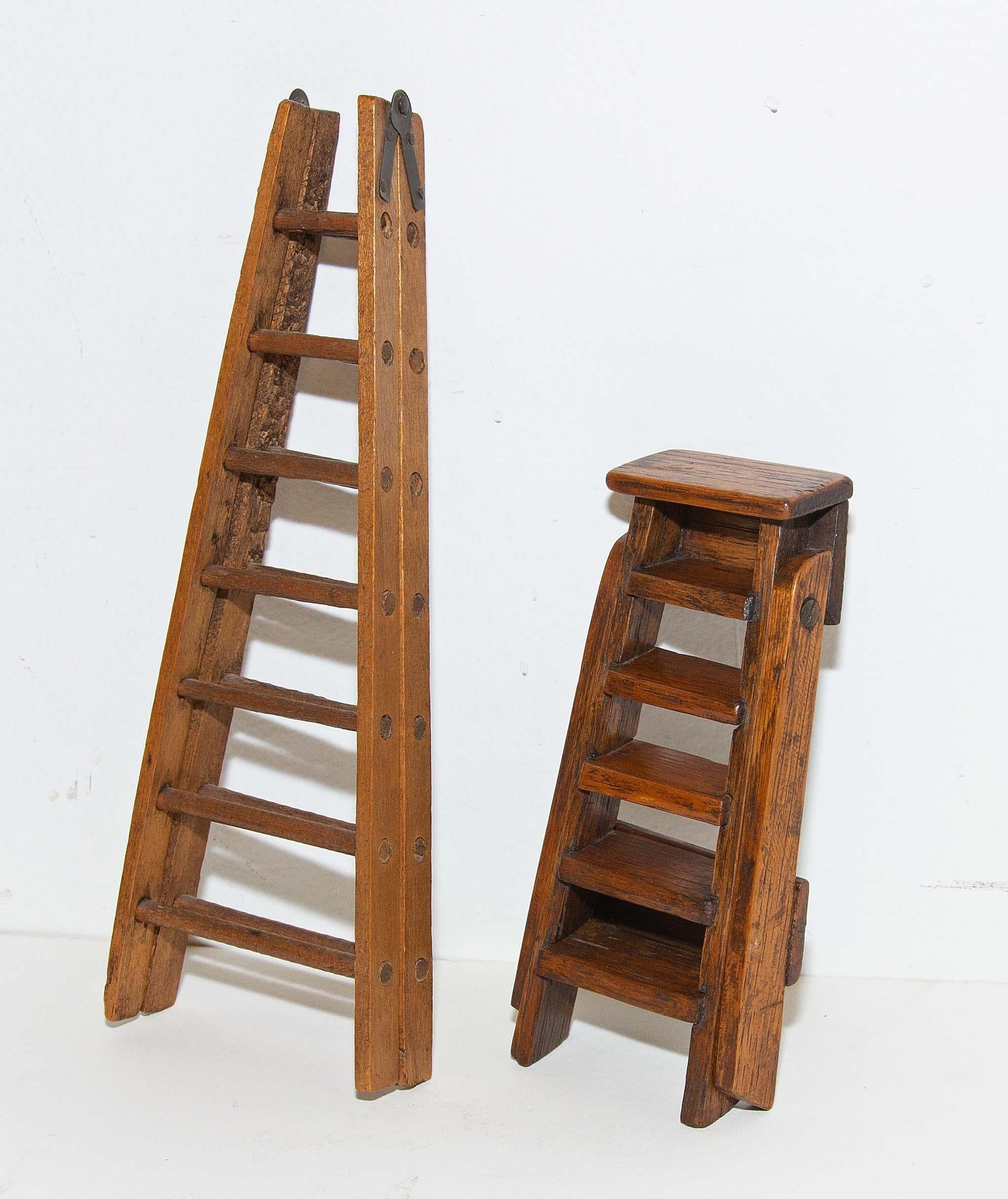 Working Antique Folding Ladder Salesman Samples In Good Condition In Rochester, NY