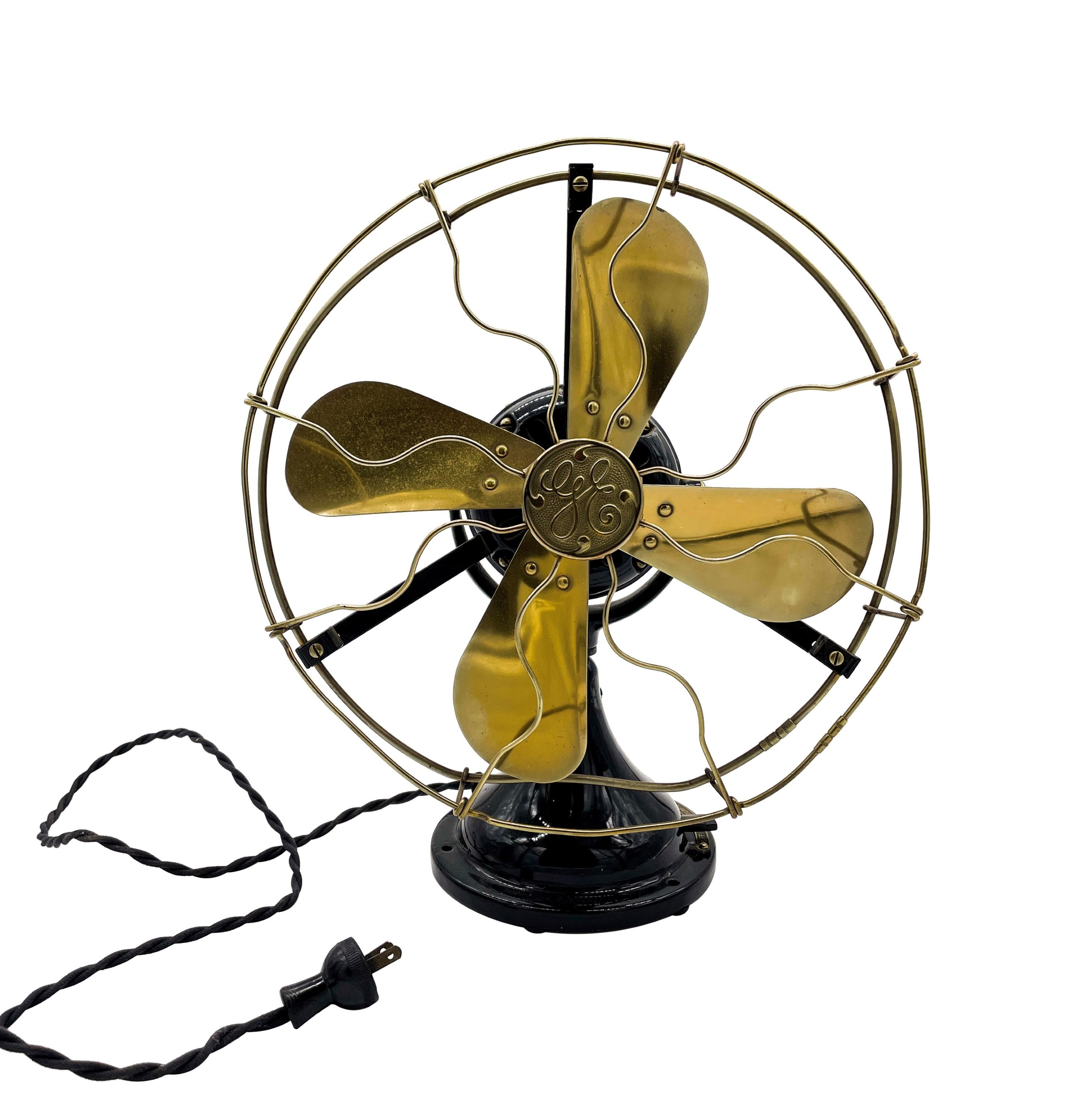 Manufactured by General Electric early 1900s table or desk fan featuring polished brass fan blades and a black finished base. Good restored condition. Please note, this item is located in one of our NYC locations.