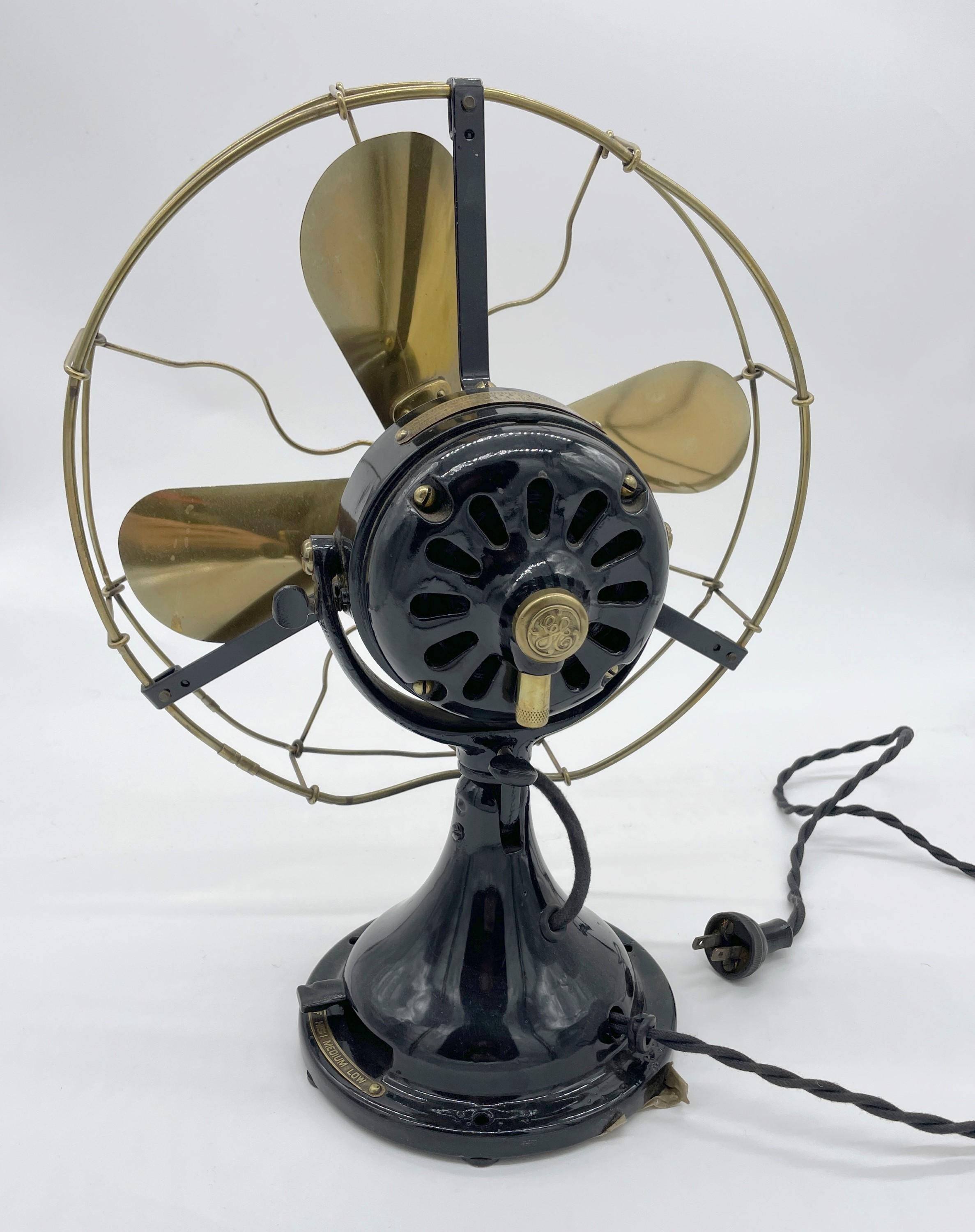 Early 20th Century Working Antique General Electric Black Brass Table Fan