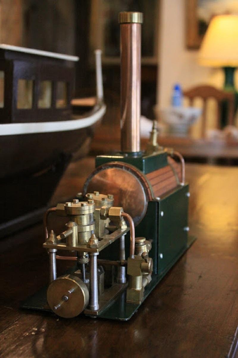 Working Model of a Steam Launch In Excellent Condition For Sale In Woodbury, CT