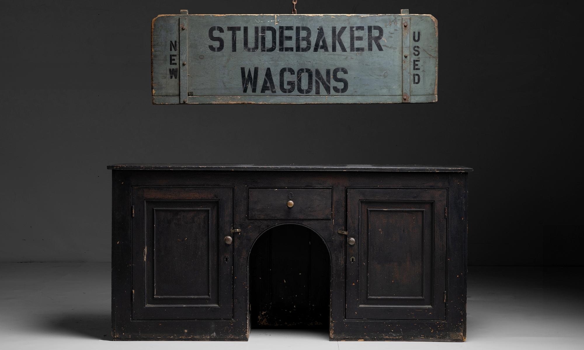 Pine Workshop Desk, England circa 1900 For Sale
