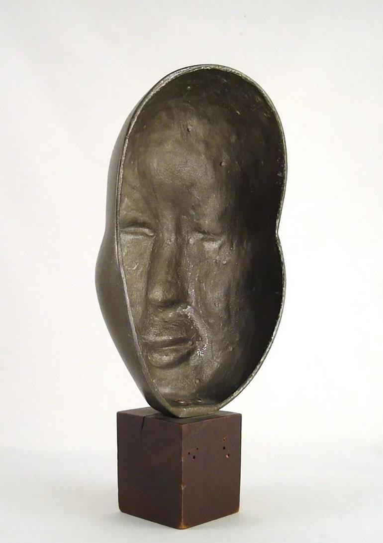 Bust of an Asian, 1950s by Workshop Hagenauer Vienna.

This bust of an Asian is shown in the Workshop Hagenauer catalogue from the 1950s. The bust is made of white metal, bronze plated. This is an indicator for being one of the early objects from