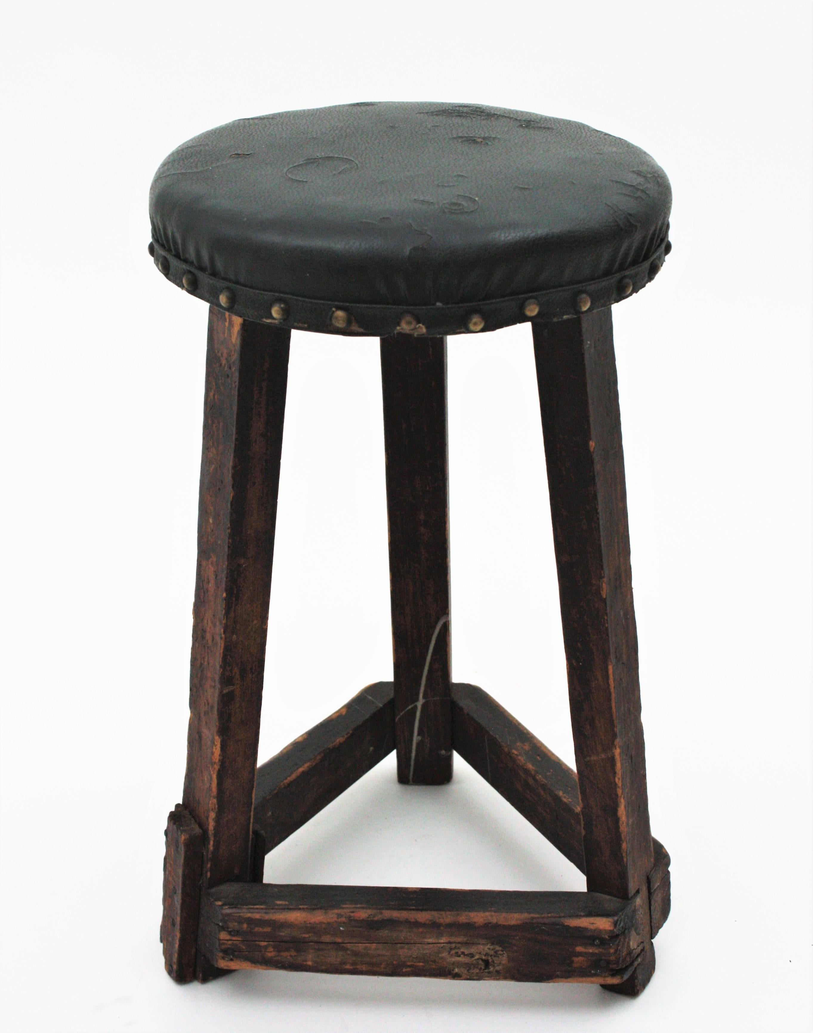 Workshop Industrial Wood Tripod Stool In Good Condition For Sale In Barcelona, ES