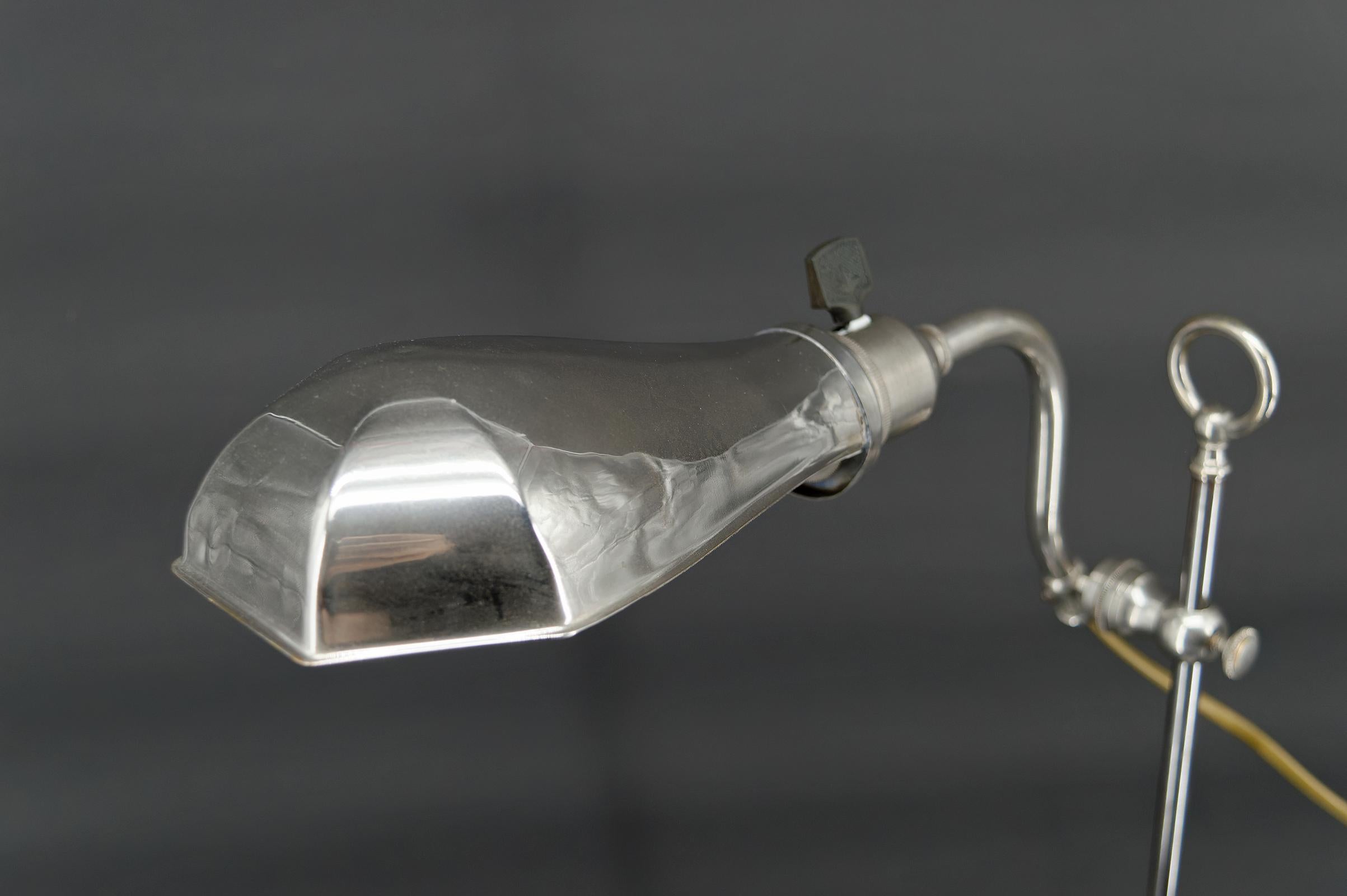 Workshop lamp in aluminum and nickel, adjustable with raise-lower system, France For Sale 5