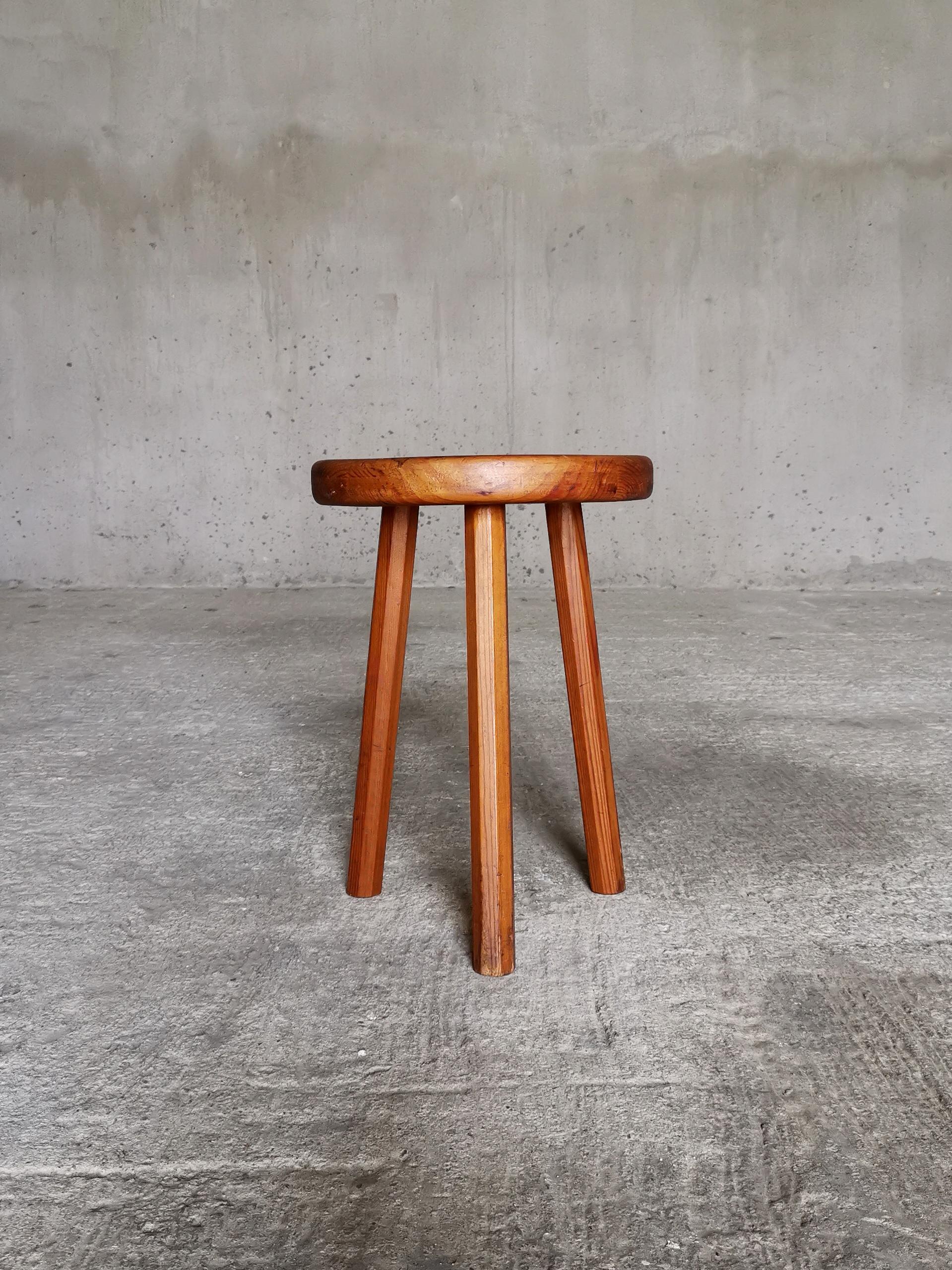 A traditional Swedish 1940 sworkshop tripod stool, solid pine, octagonal legs. In the 
Beautiful dark patina and glow on the solid Swedish pine wood 
Vintage condition with marks from years of use in the workshop near Malmö where it was