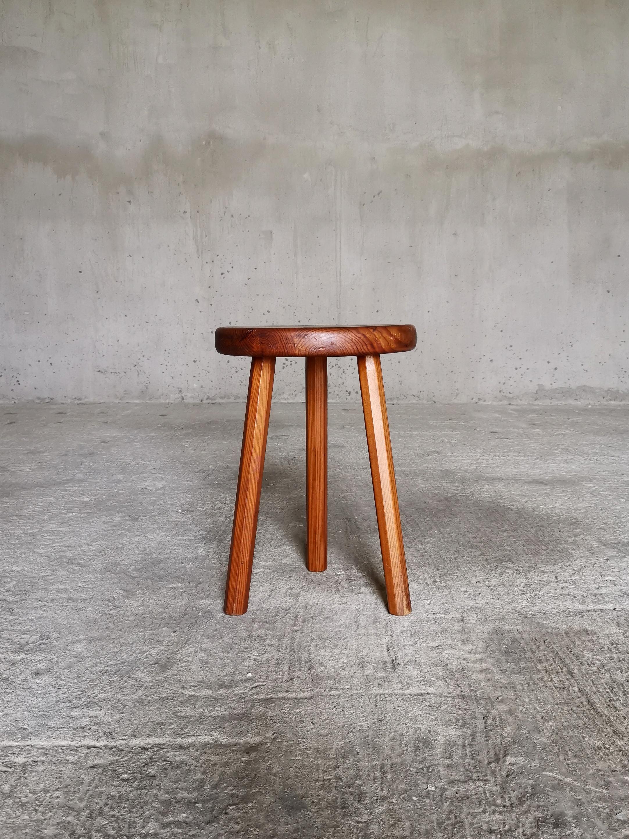 Scandinavian Modern Workshop stool, solid pine, octagonal legs, Sweden 1940s, Beautiful dark patina. For Sale