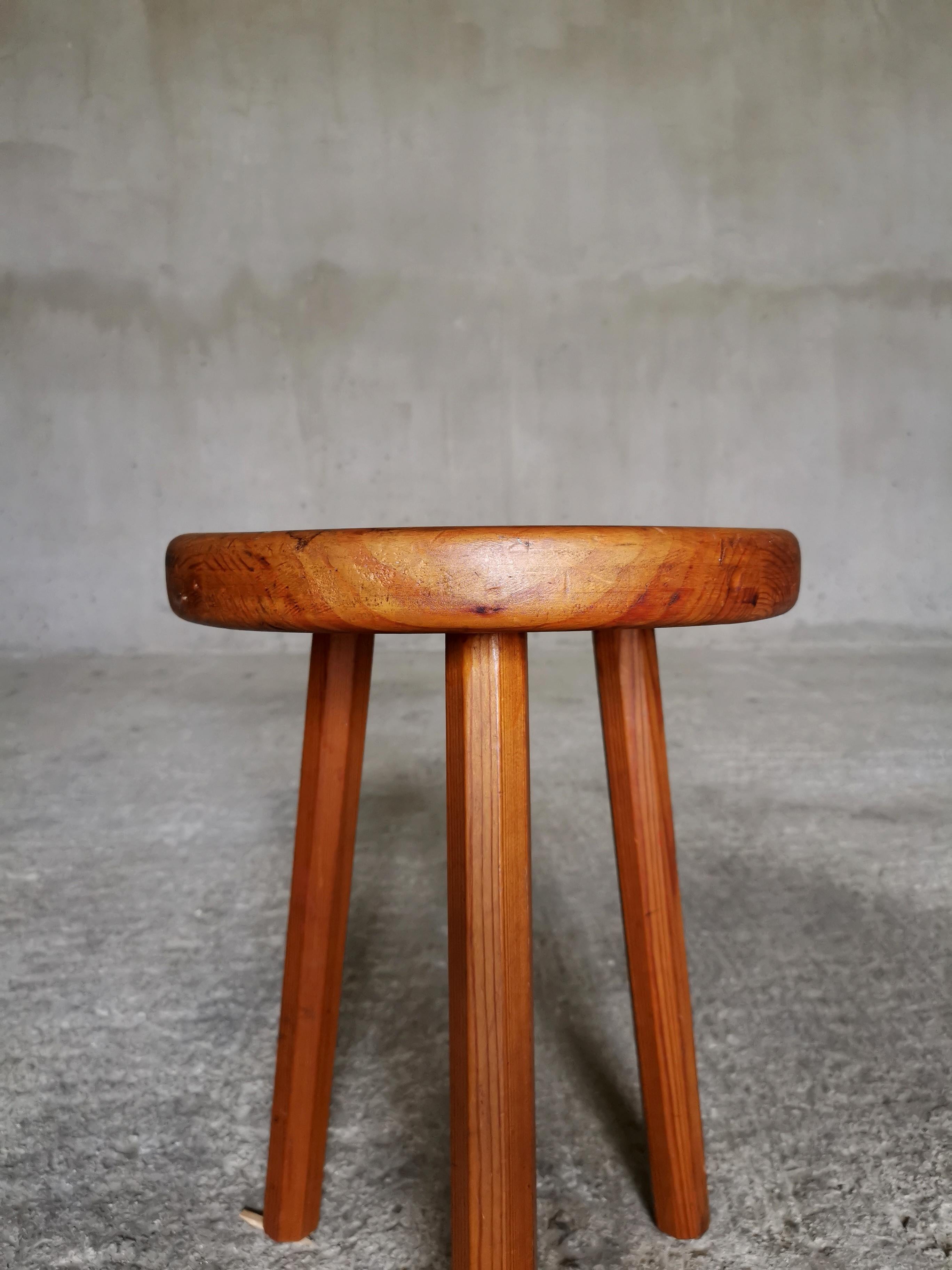 Workshop stool, solid pine, octagonal legs, Sweden 1940s, Beautiful dark patina. In Good Condition For Sale In Ystad, SE
