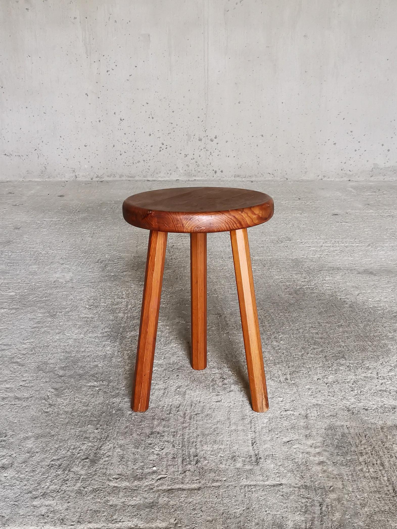 Workshop stool, solid pine, octagonal legs, Sweden 1940s, Beautiful dark patina. For Sale 2
