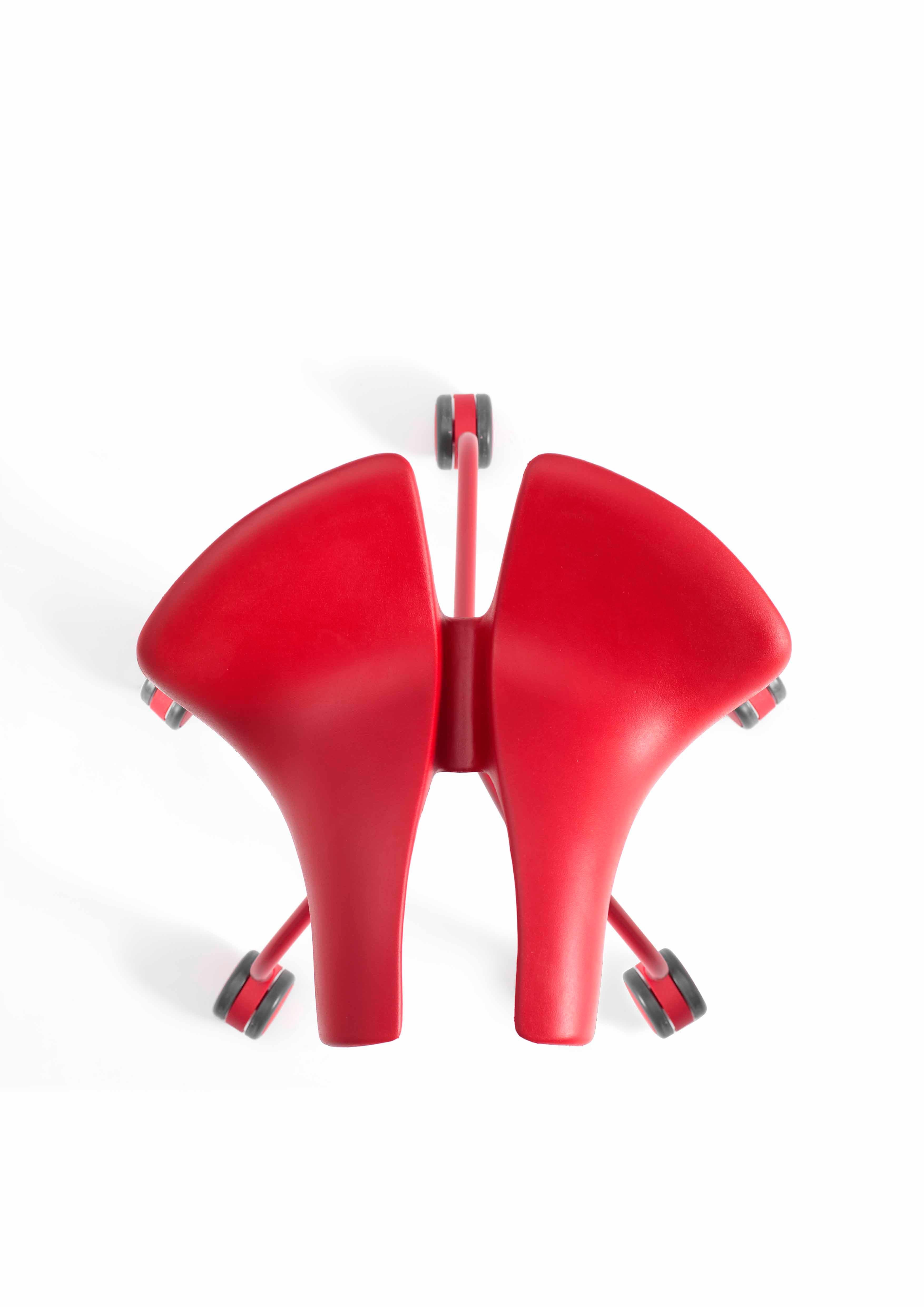 XXIe siècle et contemporain Tabouret de bureau/de salle à manger en acier poli avec finition rouge à 5 roues  Tabouret Binaria en vente