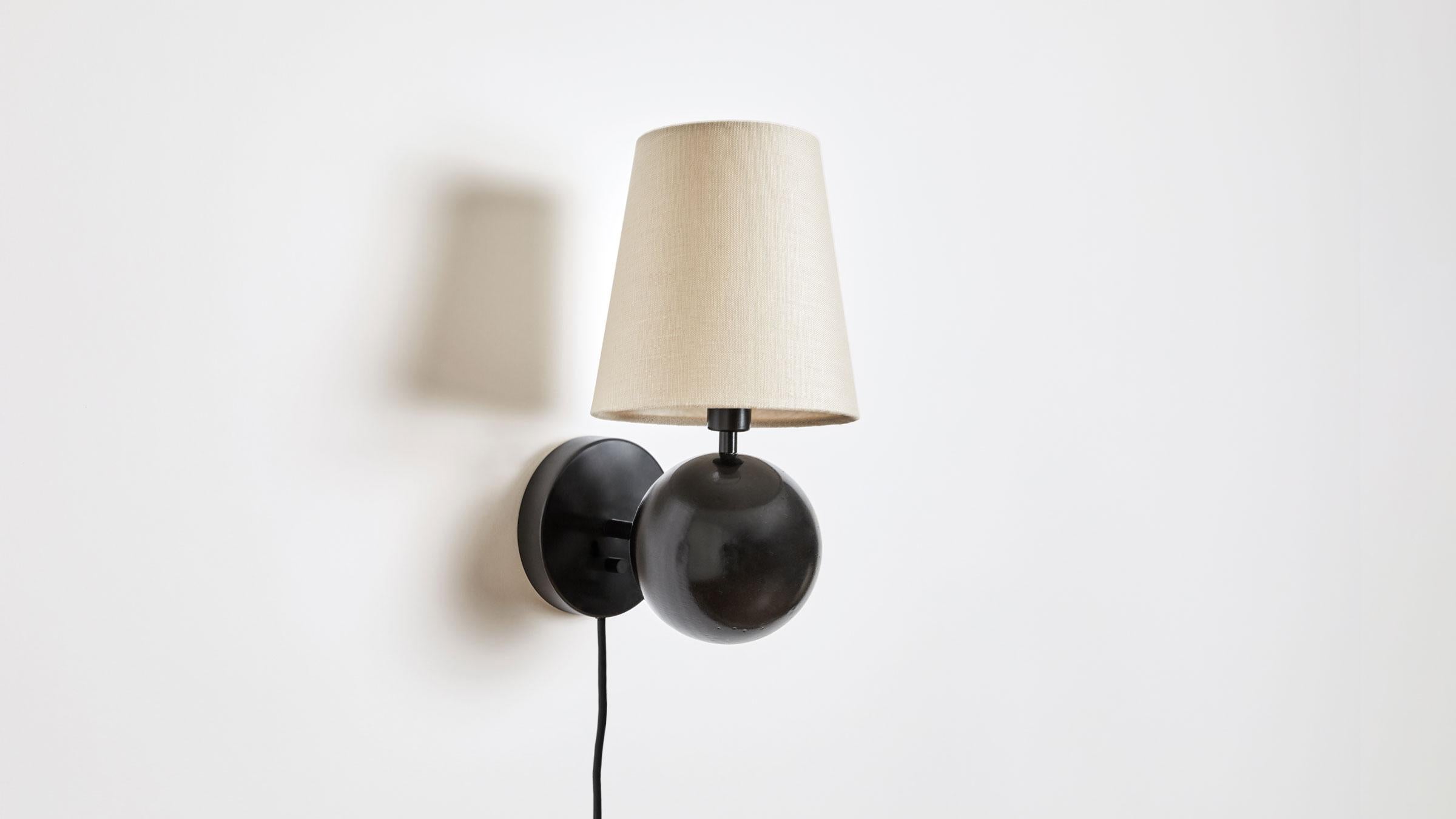 Smaltato Workstead Bole Sconce in smalto nero in vendita