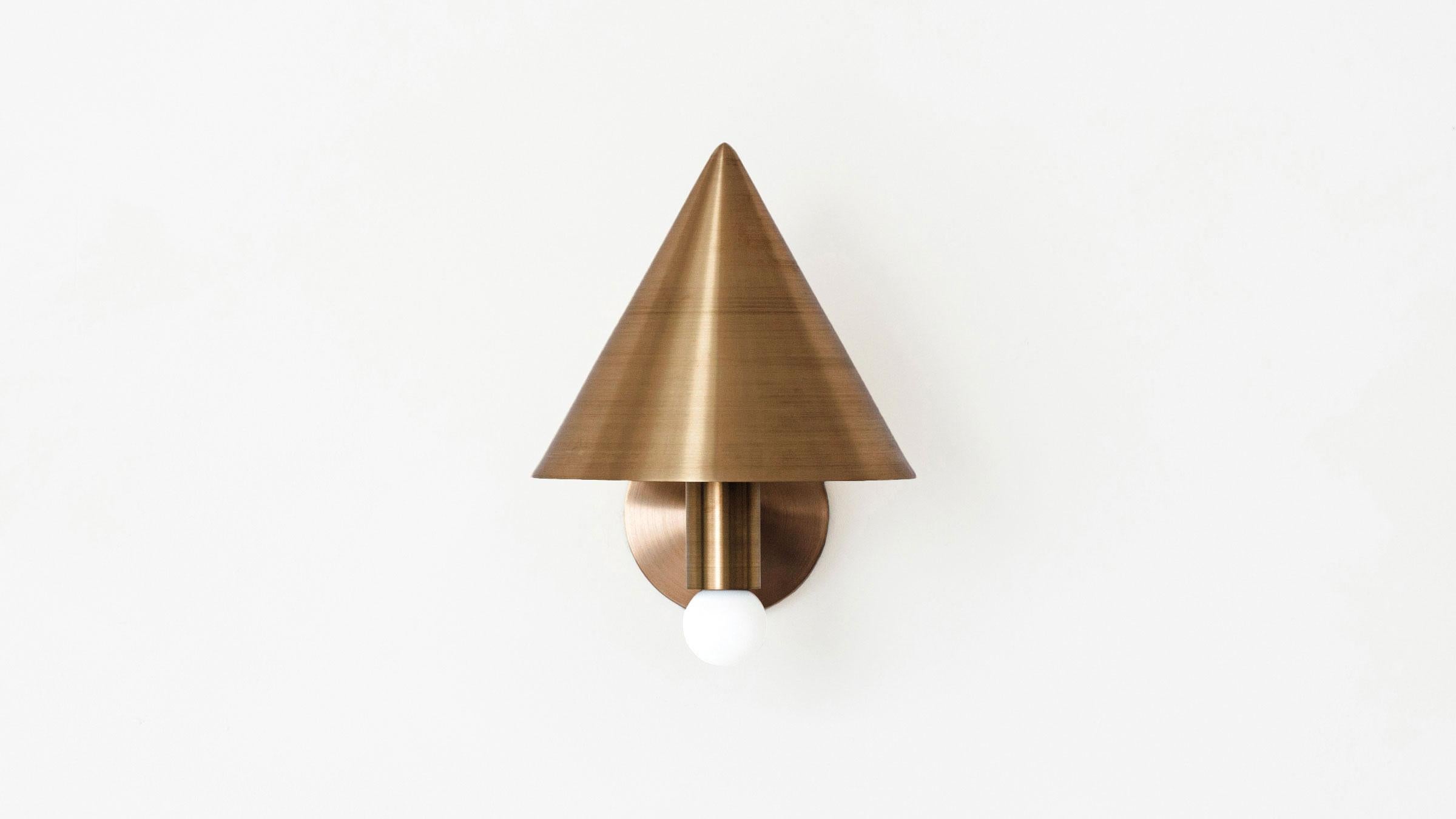 XXIe siècle et contemporain Applique à baldaquin en laiton ciselé Workstead en vente