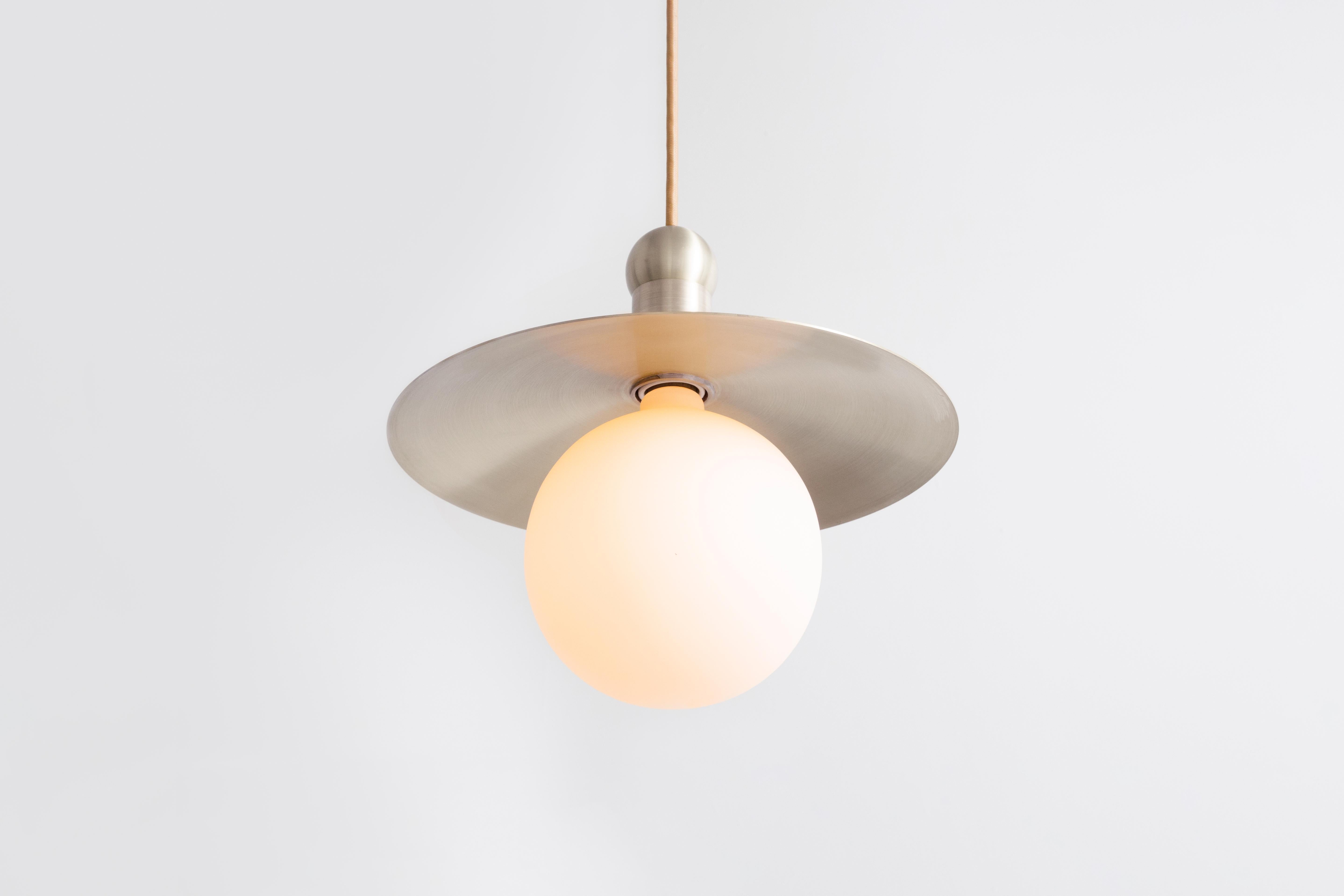 Pendentif Workstead Helios Cord en laiton taillé en vente 6