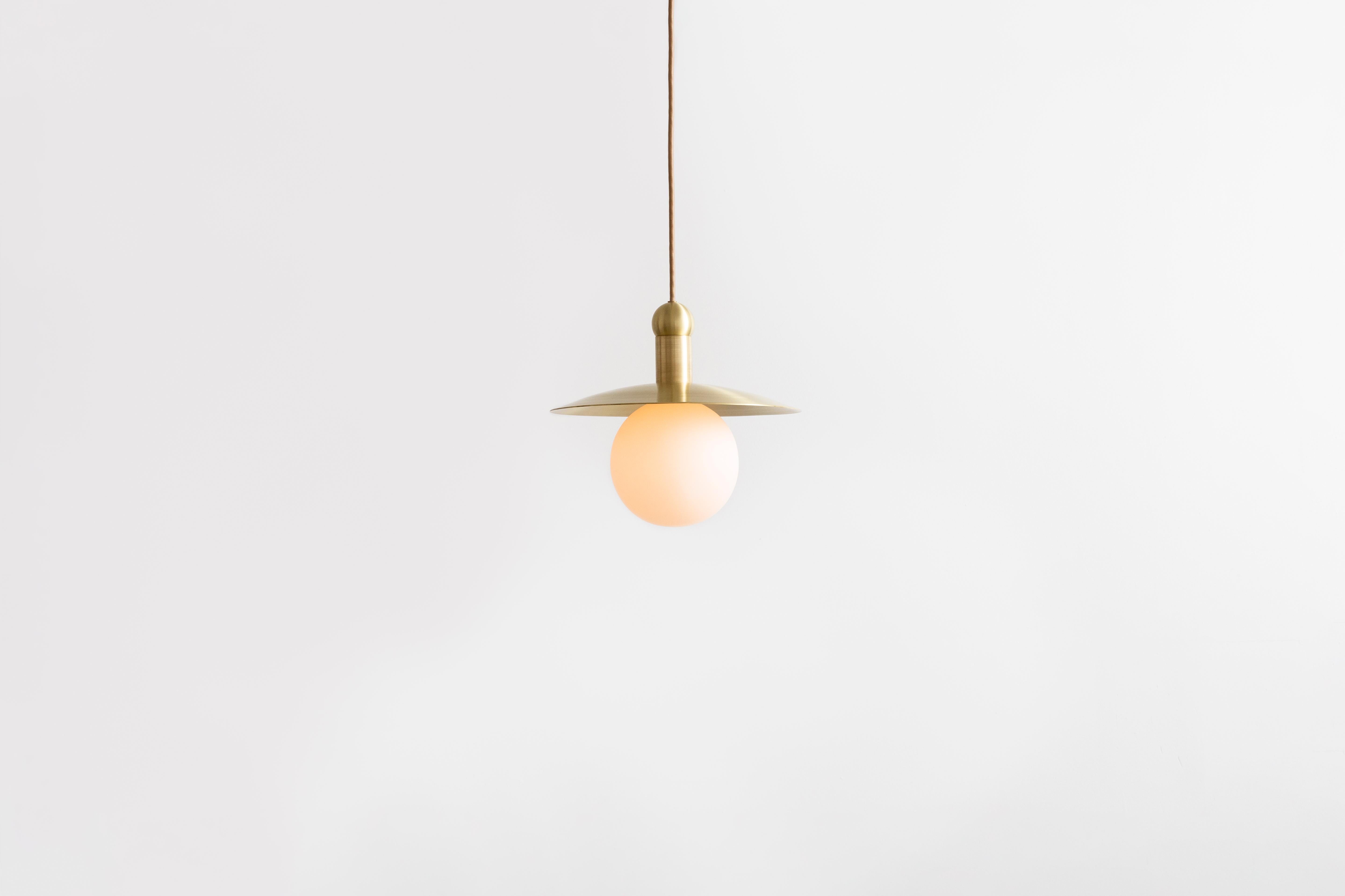 Brossé Pendentif Workstead Helios Cord en laiton taillé en vente