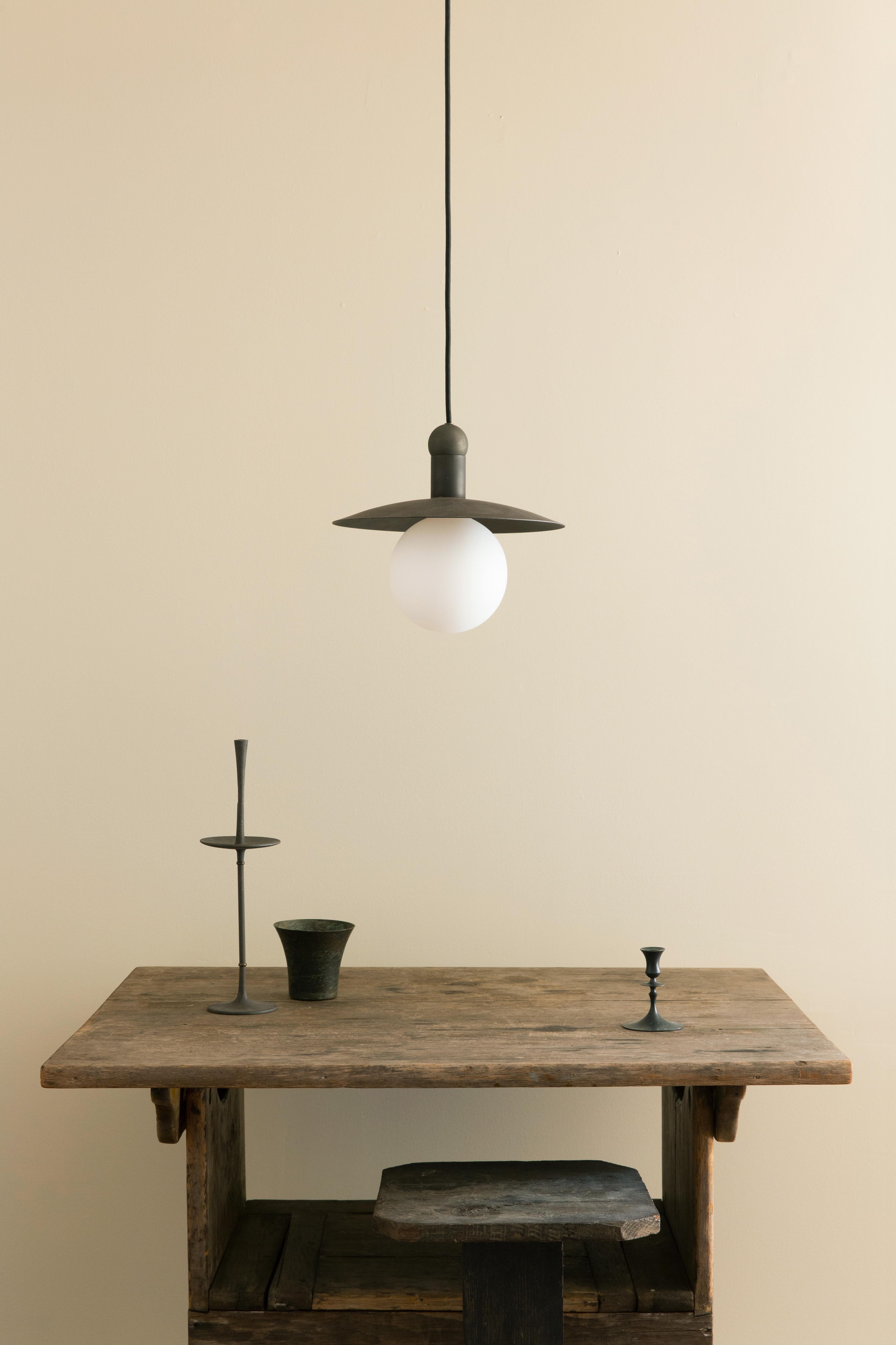 XXIe siècle et contemporain Pendentif Workstead Helios Cord en laiton taillé en vente