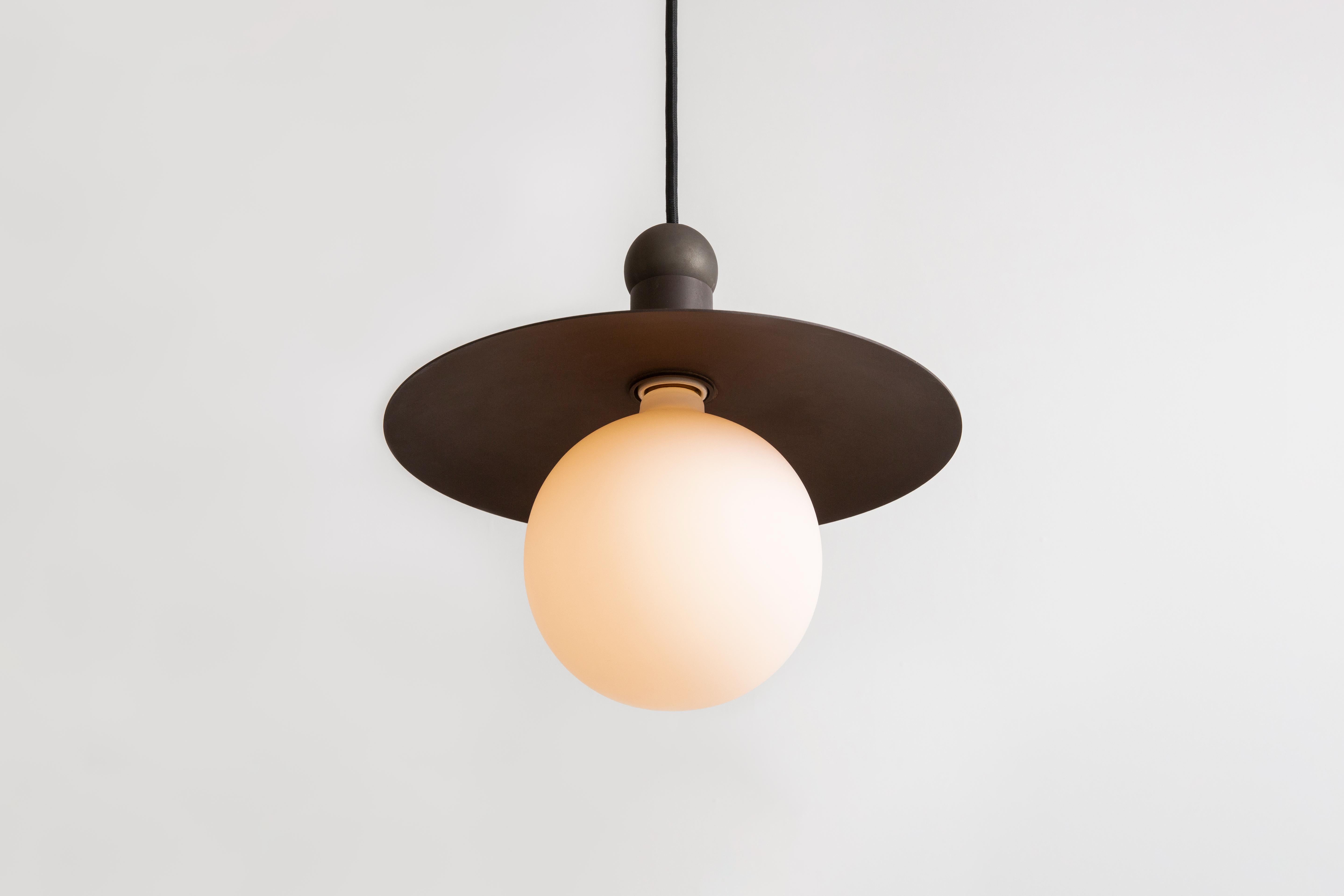 Pendentif Workstead Helios Cord en laiton taillé en vente 1