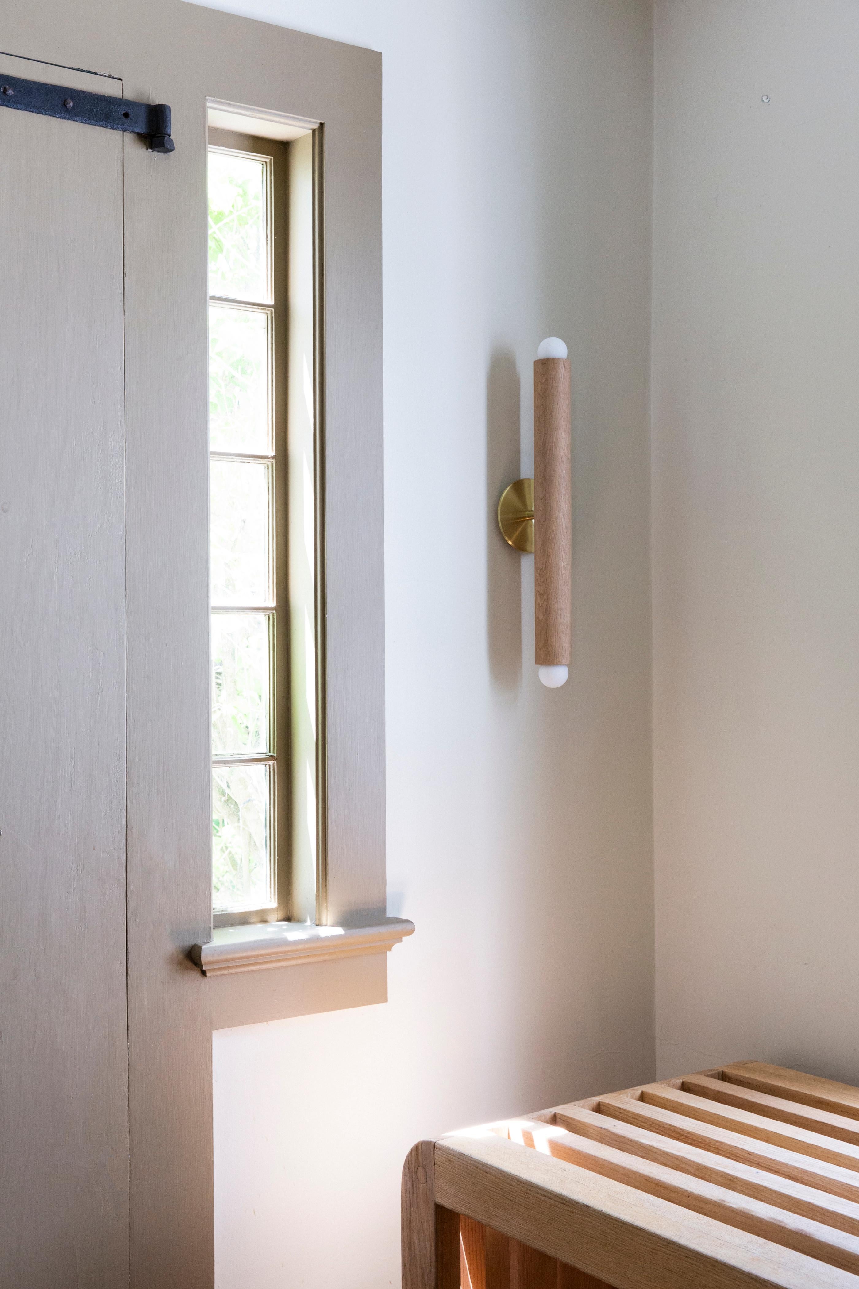 Workstead Aplique Lineal Lodge en Latón Hewn Roble Natural en venta 1