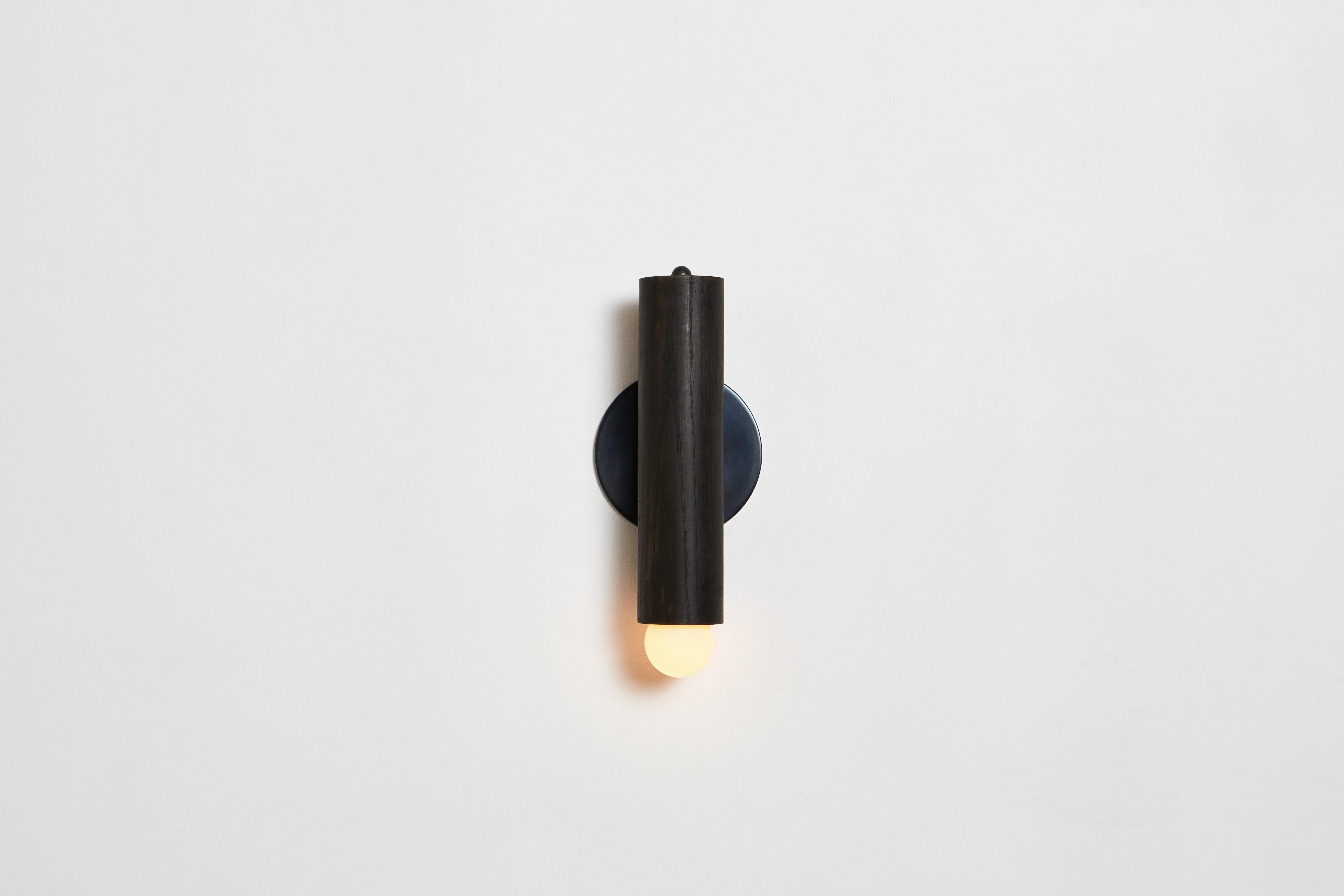 Workstead Lodge Sconce in Natural Oak and Hewn Brass en venta 4