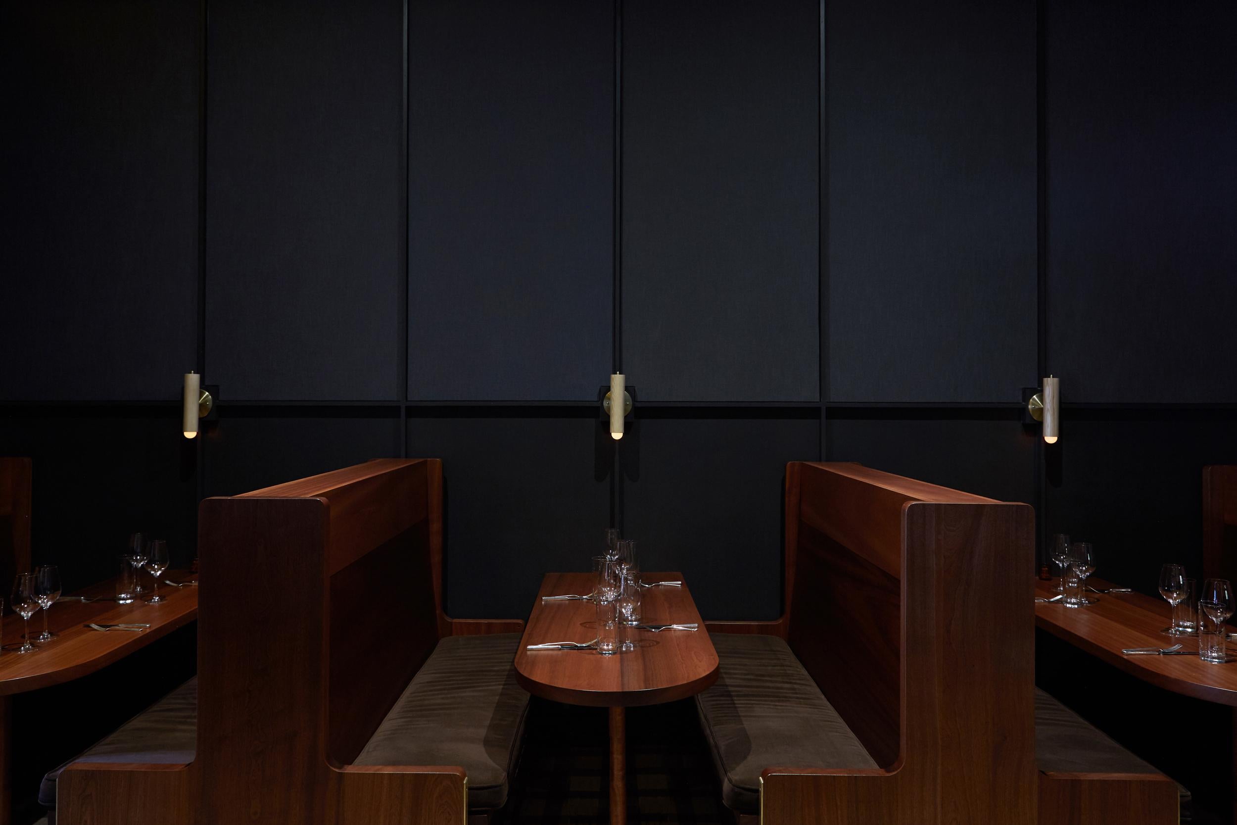 Workstead Lodge Sconce in Natural Oak and Hewn Brass Siglo XXI y contemporáneo en venta