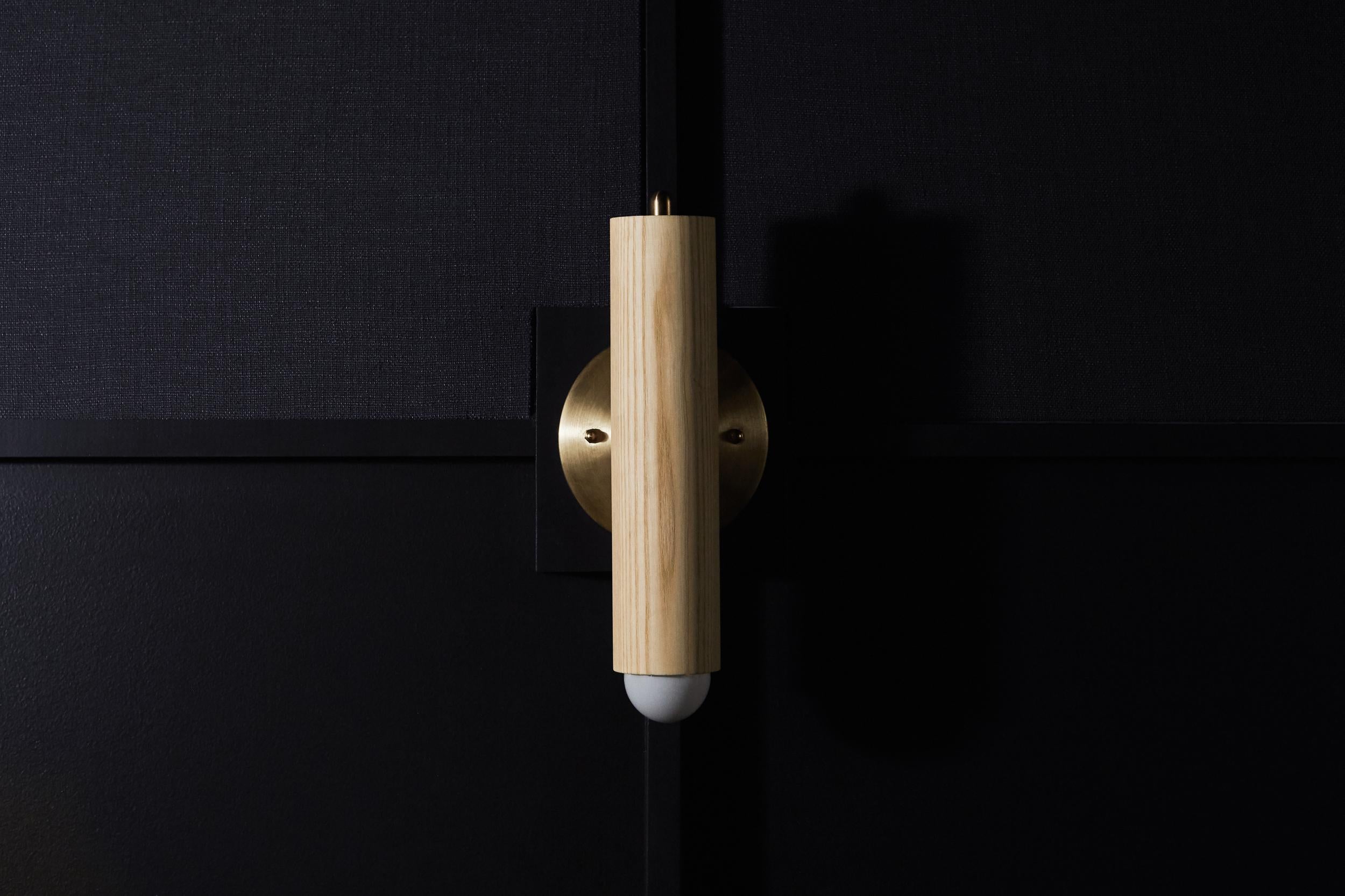Workstead Lodge Sconce in Oxidized Ash and Blackened Brass en venta 7