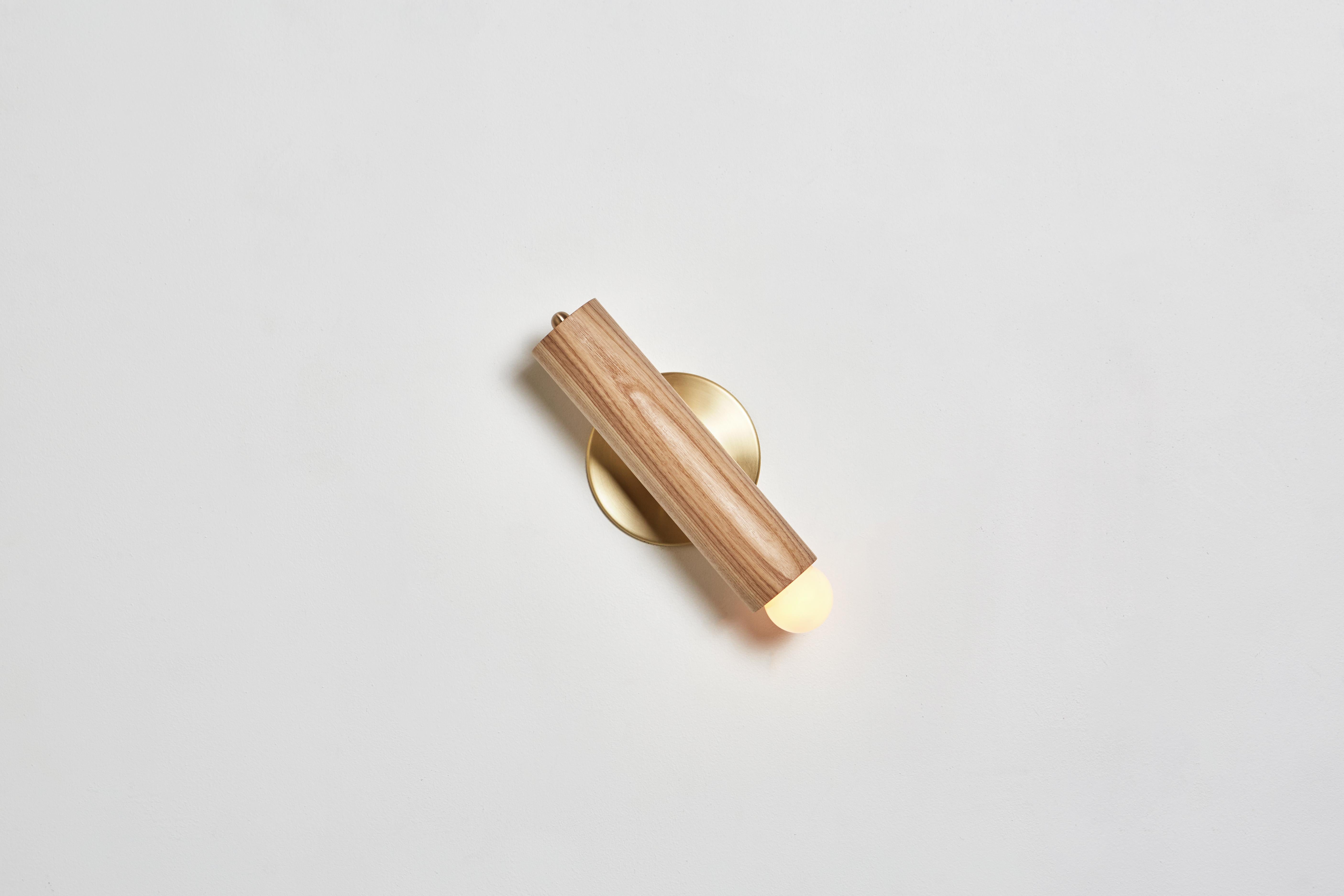 Workstead Lodge Sconce in Oxidized Ash and Blackened Brass Roble en venta
